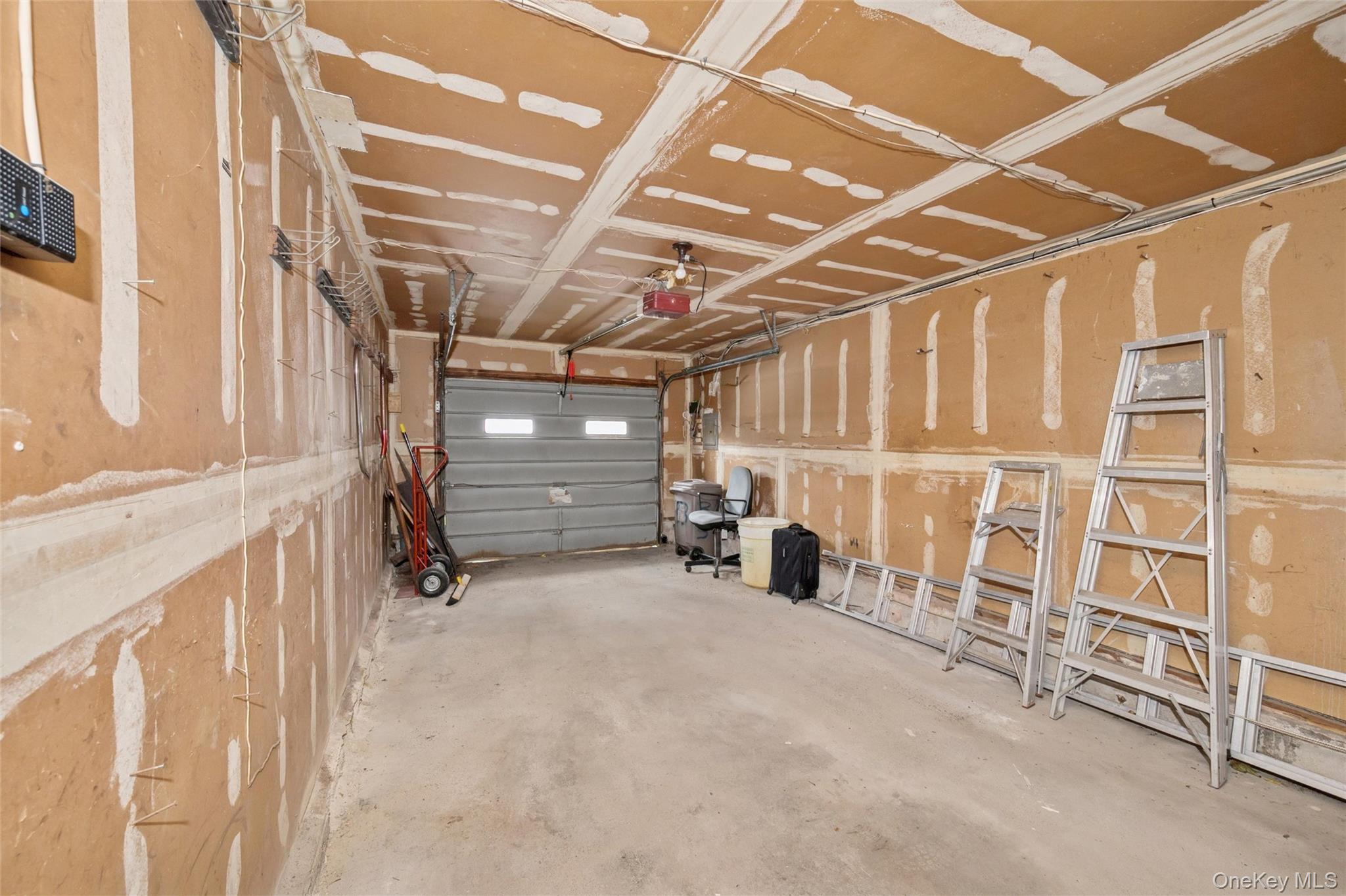 Hicksville, New York, 11801, United States, 4 Bedrooms Bedrooms, ,2 BathroomsBathrooms,Residential,For Sale,1990938