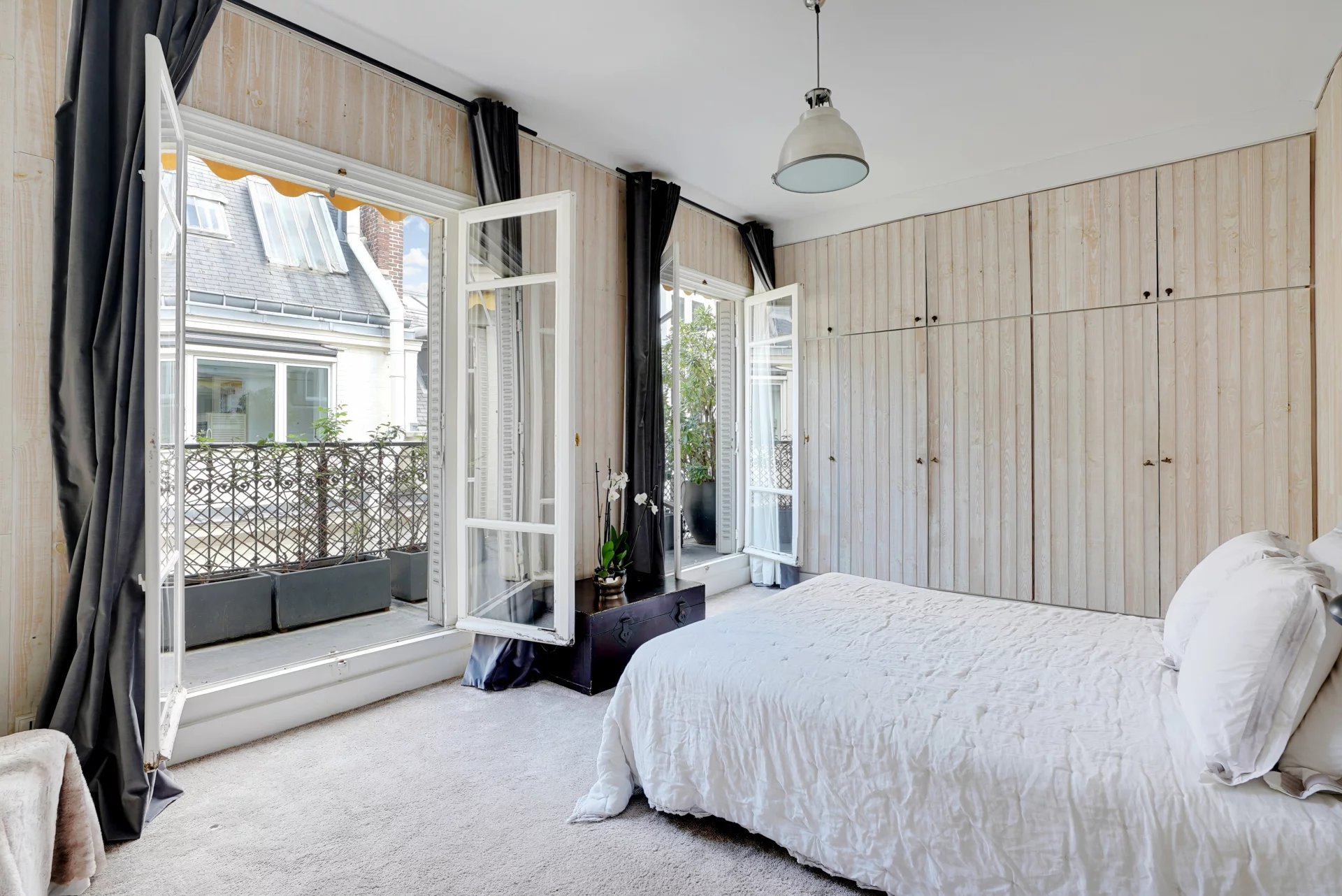 Paris 8th, Île-de-France, 75008, FR, 4 Bedrooms Bedrooms, ,2 BathroomsBathrooms,Residential,For Sale,1669090