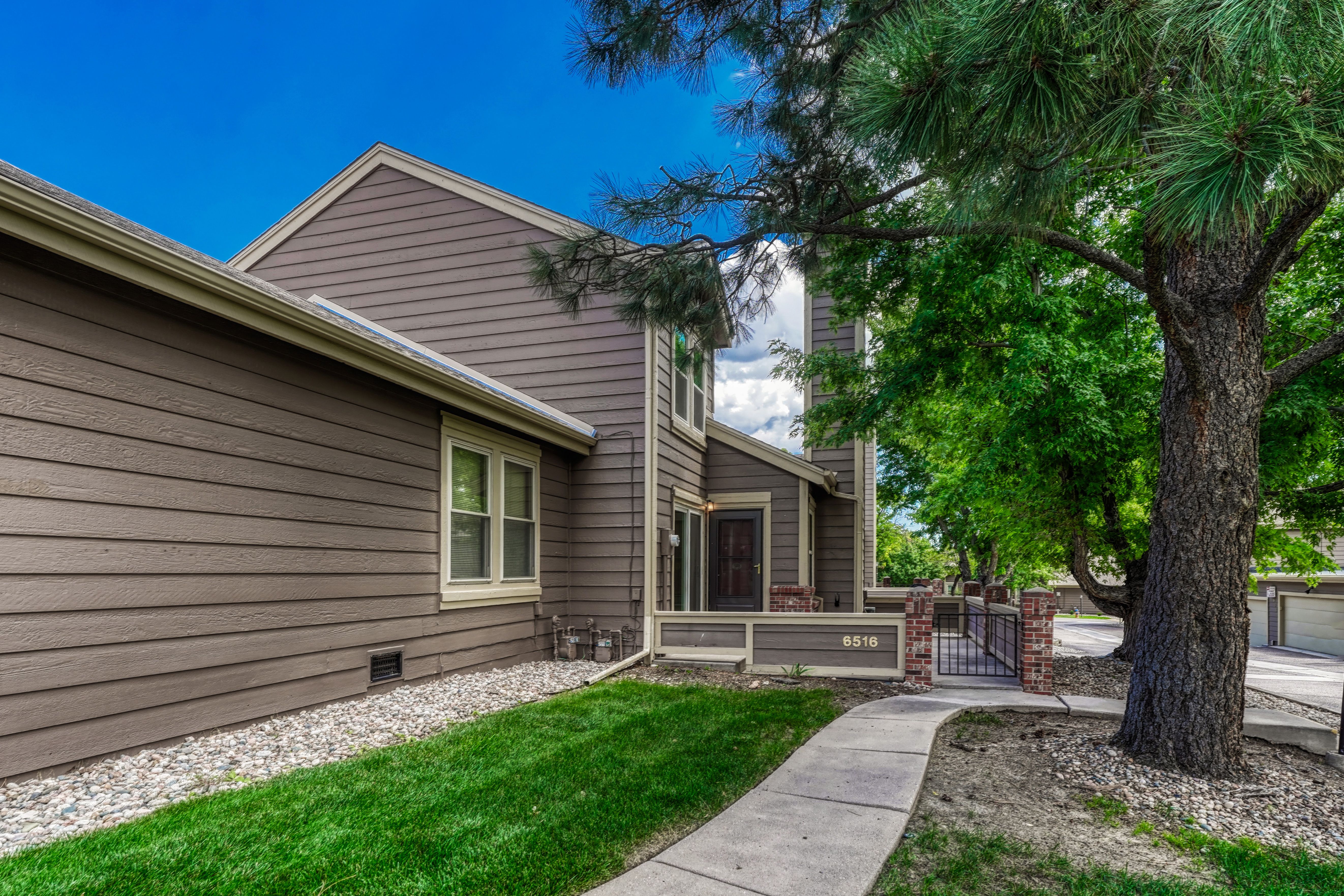  Rockrimmon Townhome with Trail Access & Private Patio - 物件實景
