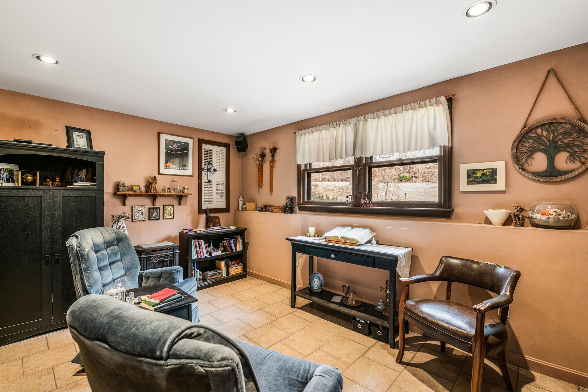 Derry, New Hampshire, 03038, United States, 3 Bedrooms Bedrooms, ,2 BathroomsBathrooms,Residential,For Sale,1935840