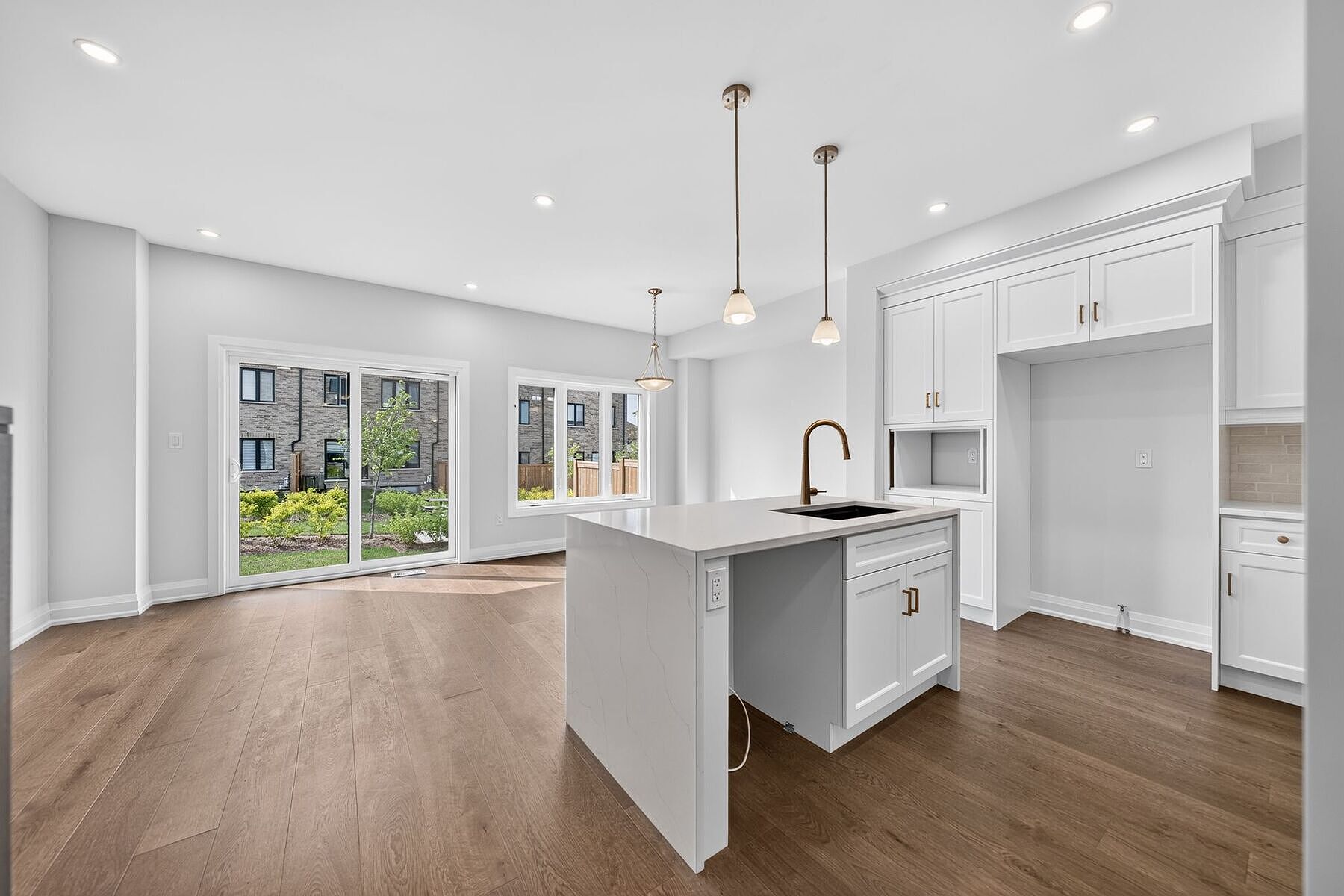  Brand New Luxurious Townhome - 物件實景