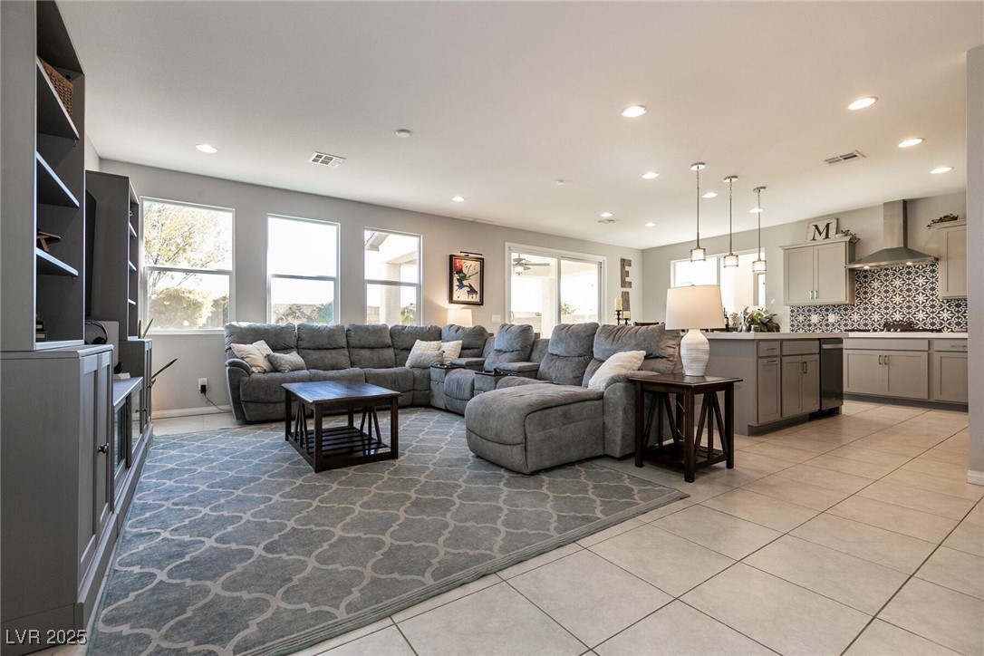 Las Vegas, Nevada, 89166, United States, 4 Bedrooms Bedrooms, ,3 BathroomsBathrooms,Residential,For Sale,1960504