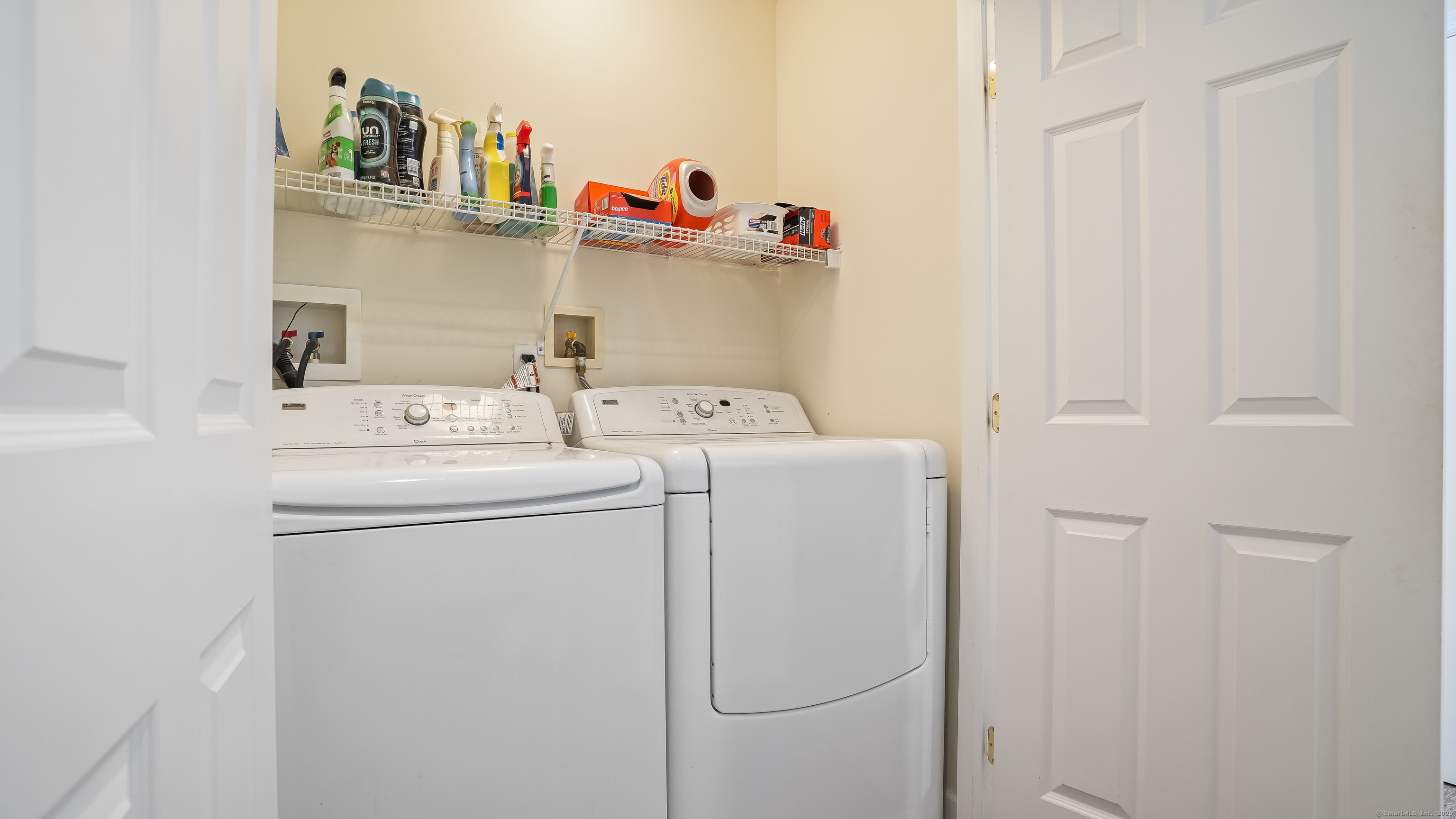 Danbury, Connecticut, 06810, United States, 2 Bedrooms Bedrooms, ,3 BathroomsBathrooms,Residential,For Sale,1925602