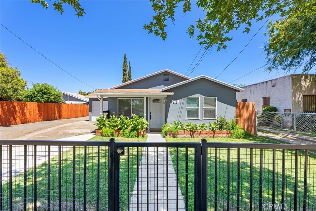 Santa Ana, California, 92701, United States, 5 Bedrooms Bedrooms, ,3 BathroomsBathrooms,Residential,For Sale,1837715