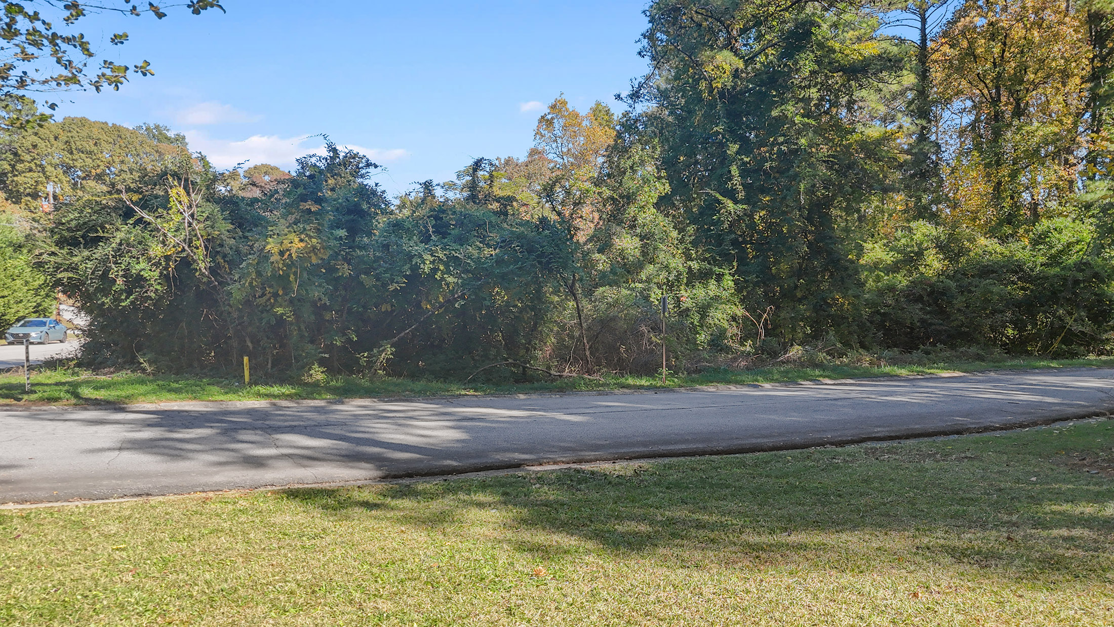  Ideal Lot for Custom Home Surrounded by Mature Trees and Lush Landscaping - 物件實景