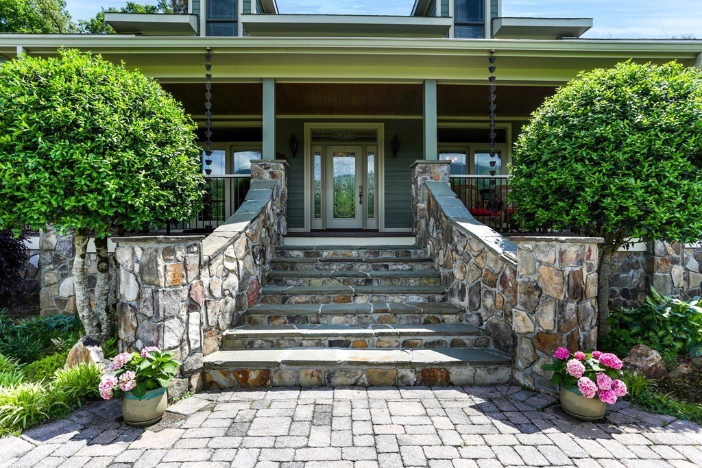 Hayesville, North Carolina, 28904, United States, 4 Bedrooms Bedrooms, ,4 BathroomsBathrooms,Residential,For Sale,1879650