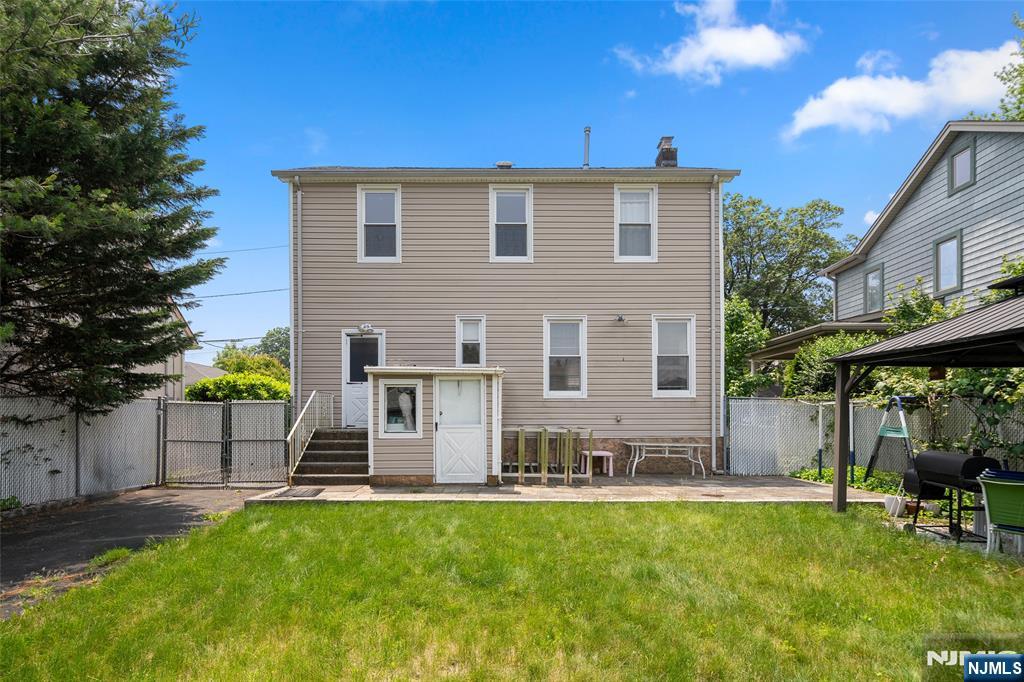 Fort Lee, New Jersey, 07024, United States, 4 Bedrooms Bedrooms, ,3 BathroomsBathrooms,Residential,For Sale,1850035