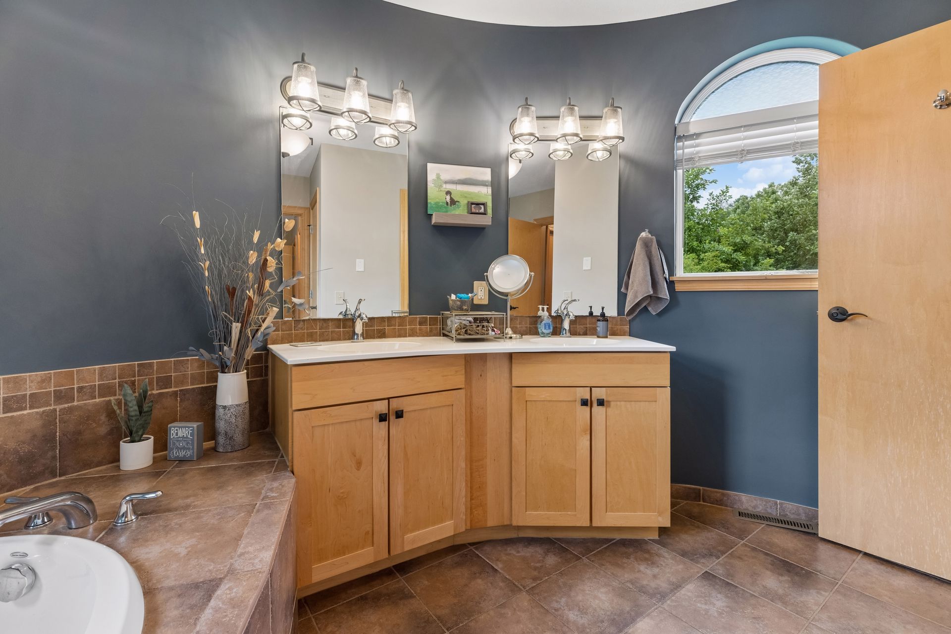  Timeless Brownstone Living in the Heart of Stillwater - 物件實景