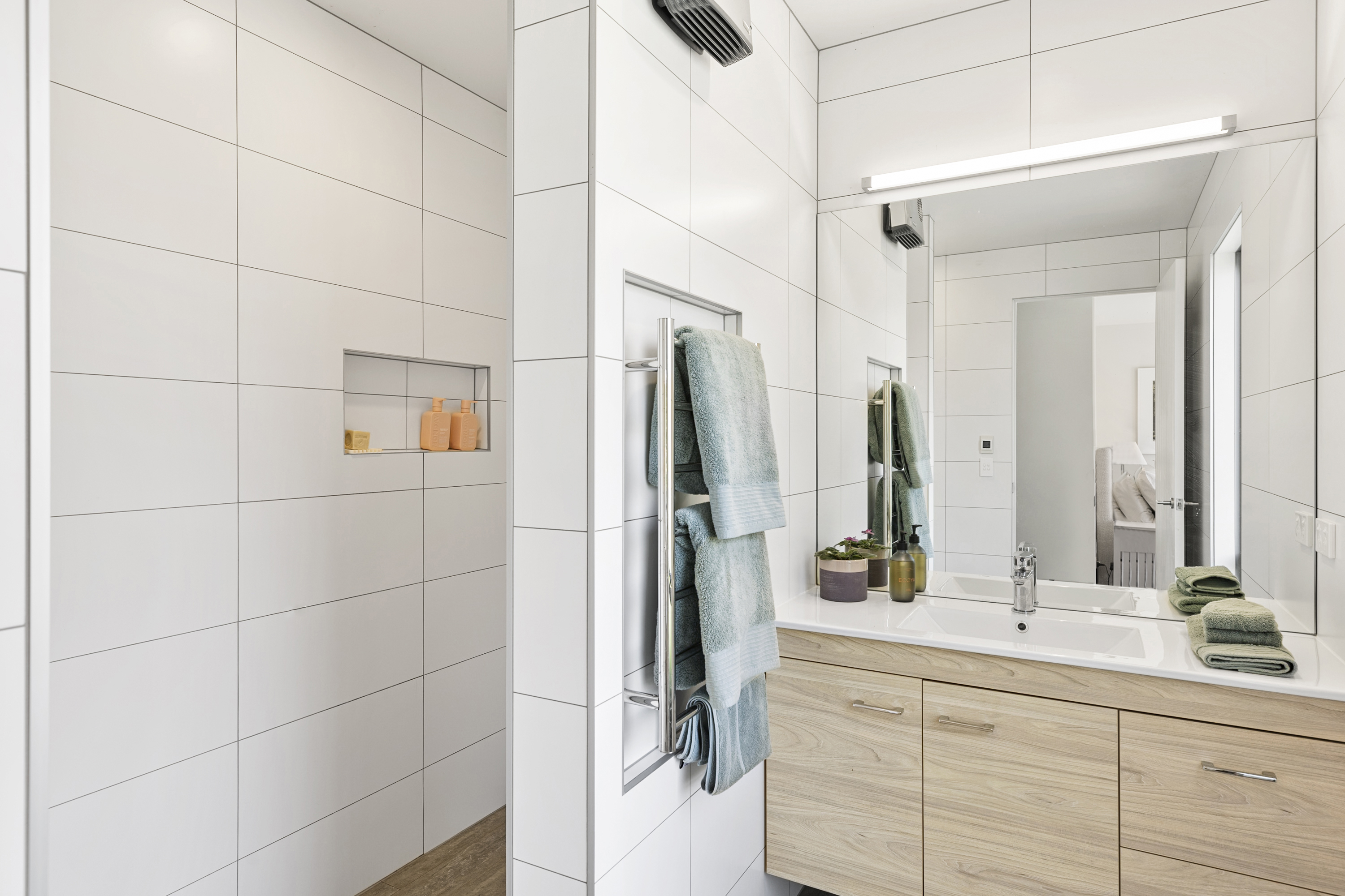  Mountain and Lake Views - 物件實景