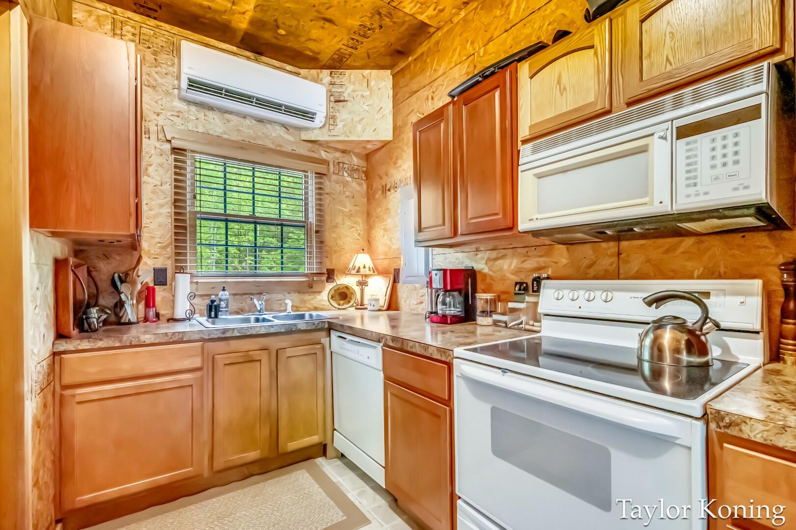 Hart, Michigan, 49420, United States, 2 Bedrooms Bedrooms, ,2 BathroomsBathrooms,Residential,For Sale,1949749