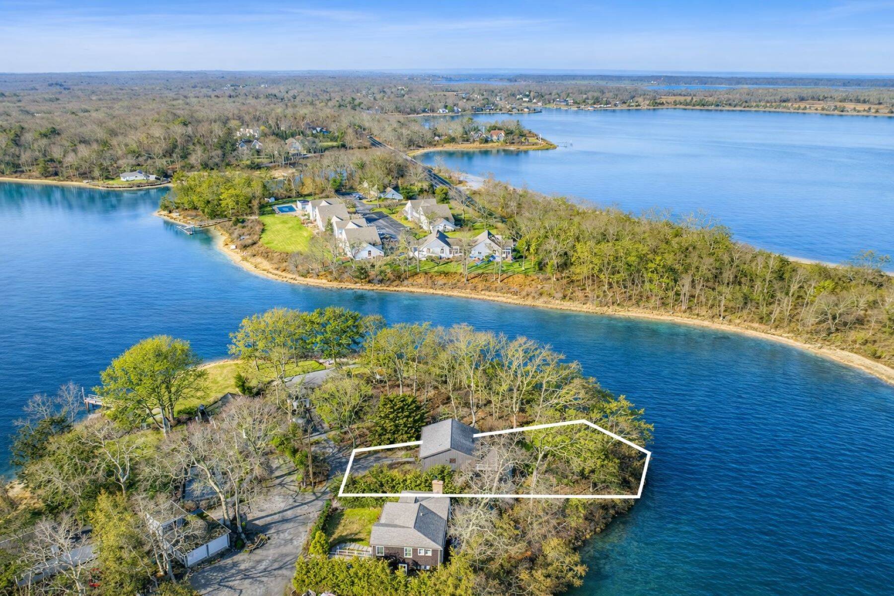  Southampton Cove Retreat - Renovated 3BR with Water Views - 物件實景