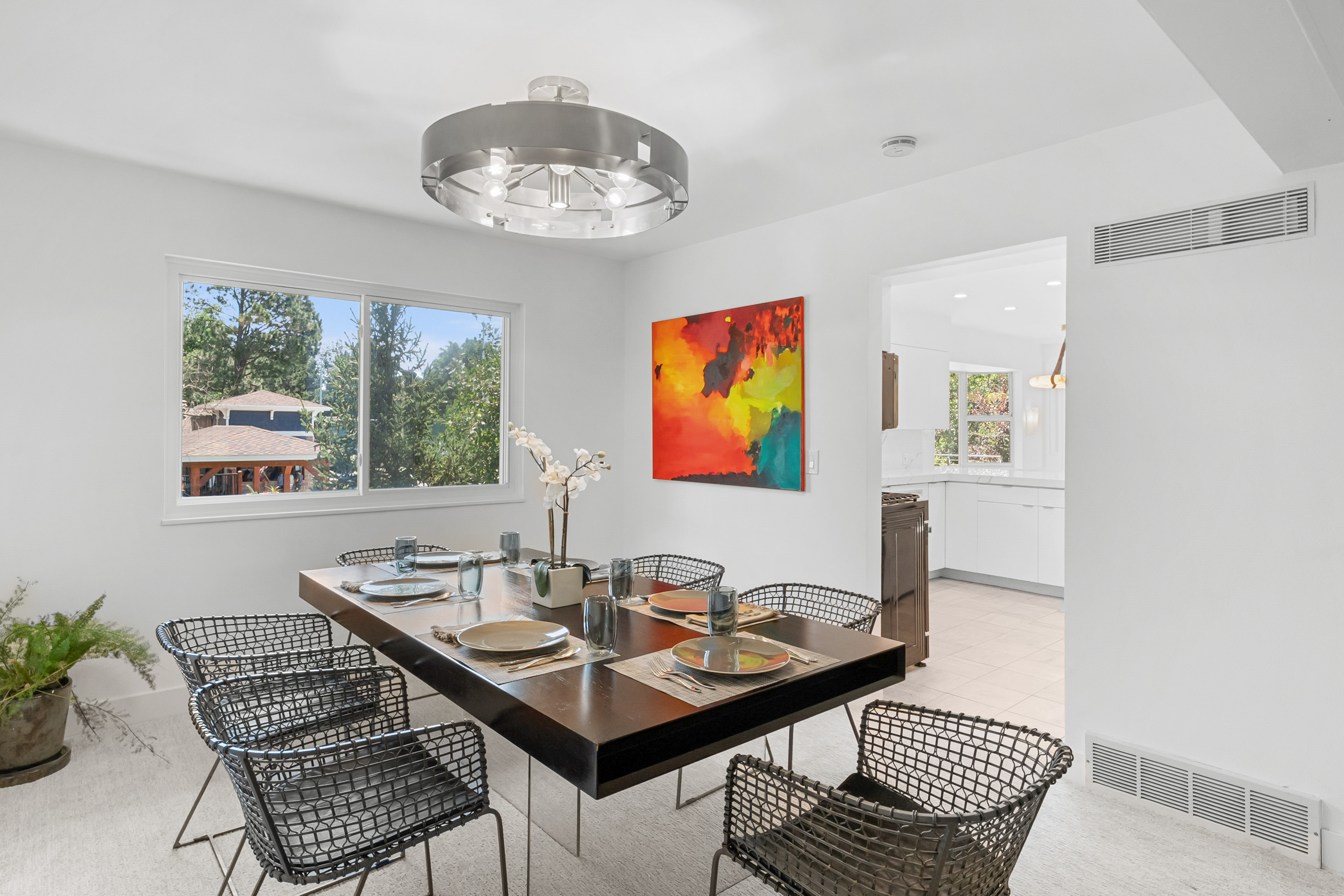 Beautiful Updated Home Located in Highly Sought-After Arapahoe Lake Neighborhood - 物件實景