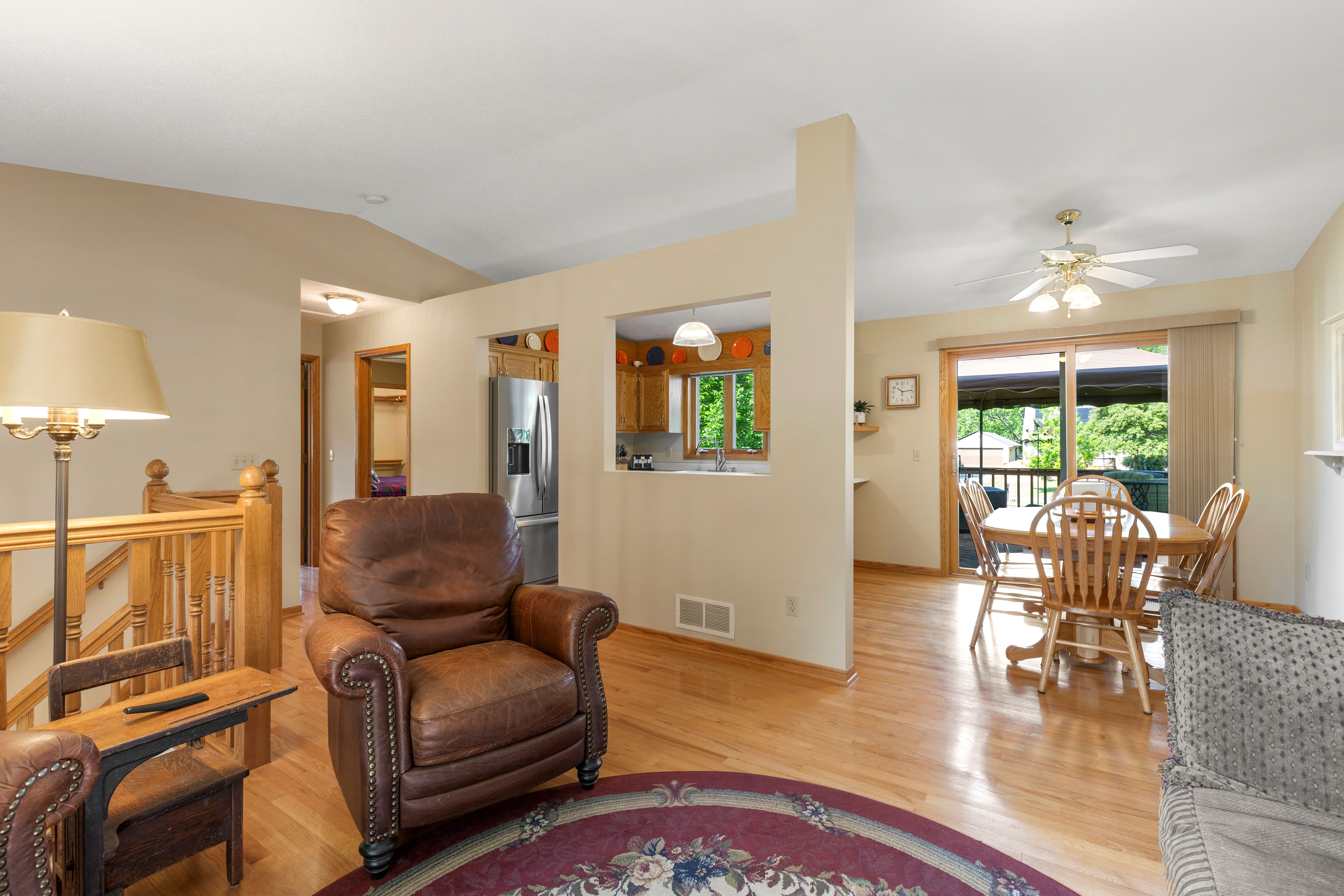  Inviting Champlin Living with Thoughtful Modern Updates - 物件實景
