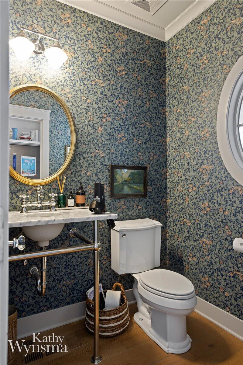 East Grand Rapids, Michigan, 49506, United States, 5 Bedrooms Bedrooms, ,5 BathroomsBathrooms,Residential,For Sale,1933647