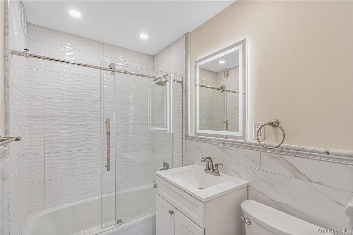 Bayside, New York, 11360, United States, 2 Bedrooms Bedrooms, ,2 BathroomsBathrooms,Residential,For Sale,2048855