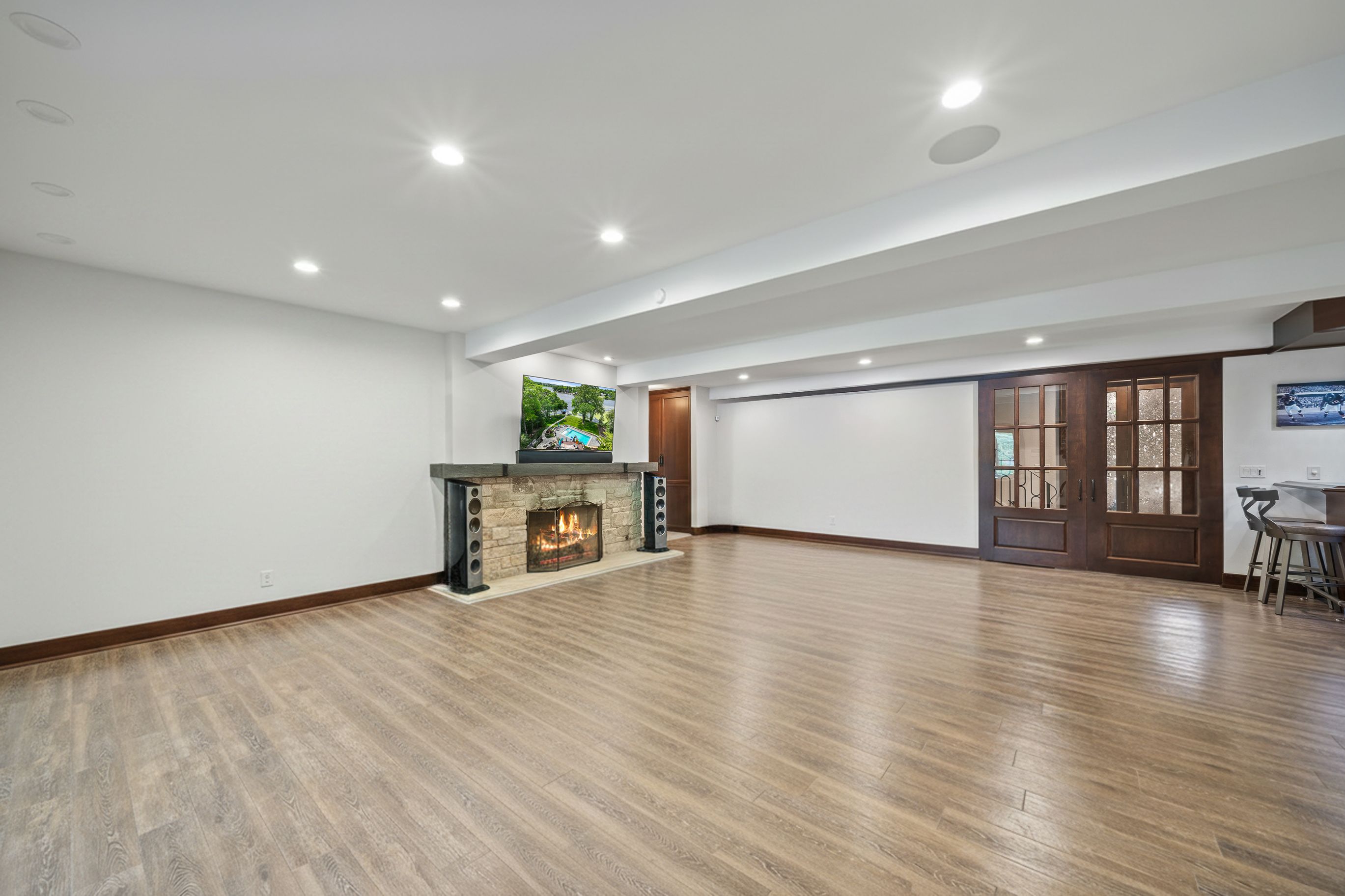  The Pinnacle of Luxury Living: 2.3-Acre Private Tichigan Lake Estate - 物件實景