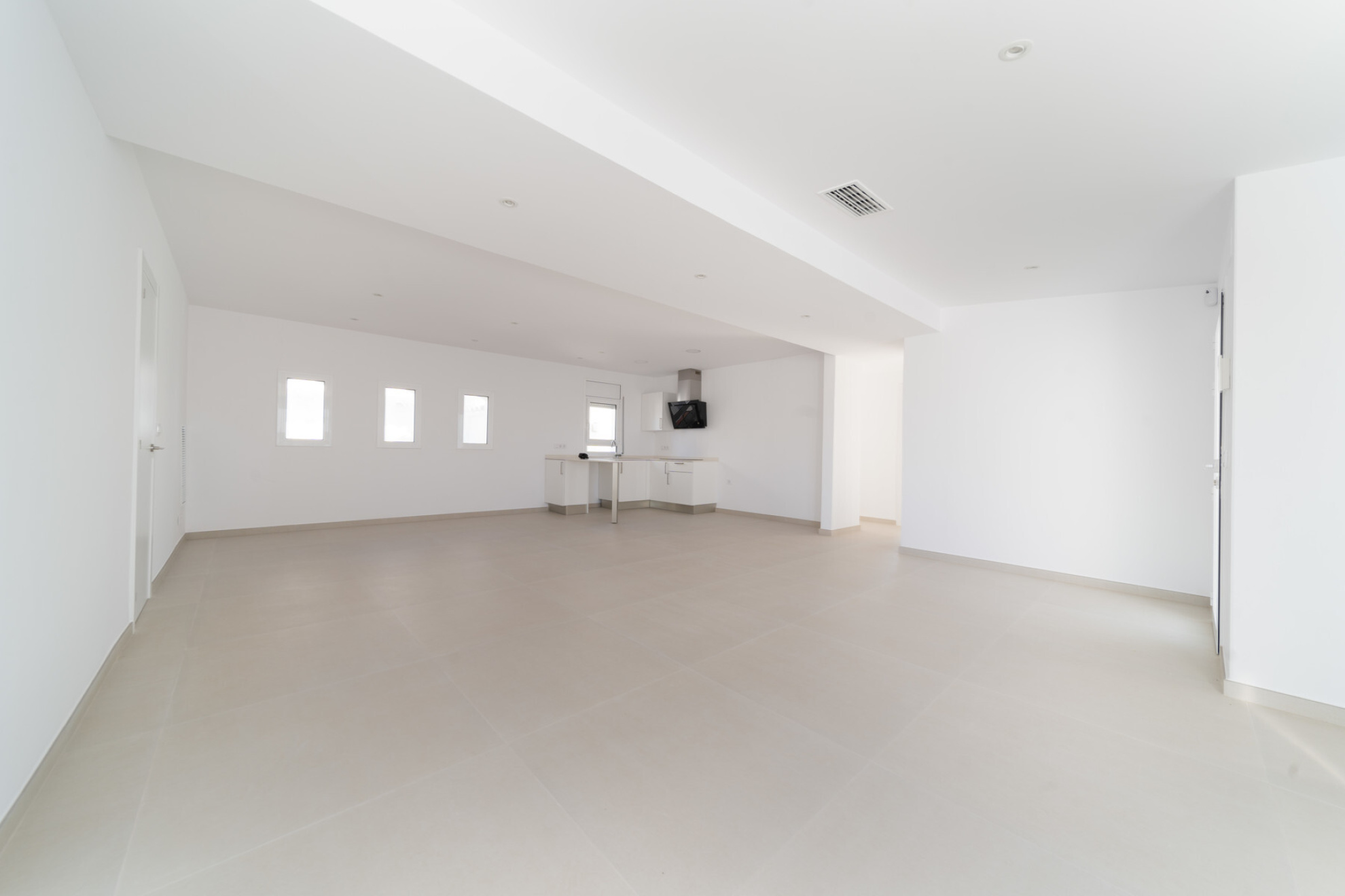  Renovated house on the wide canal with swimming pool. - 物件實景