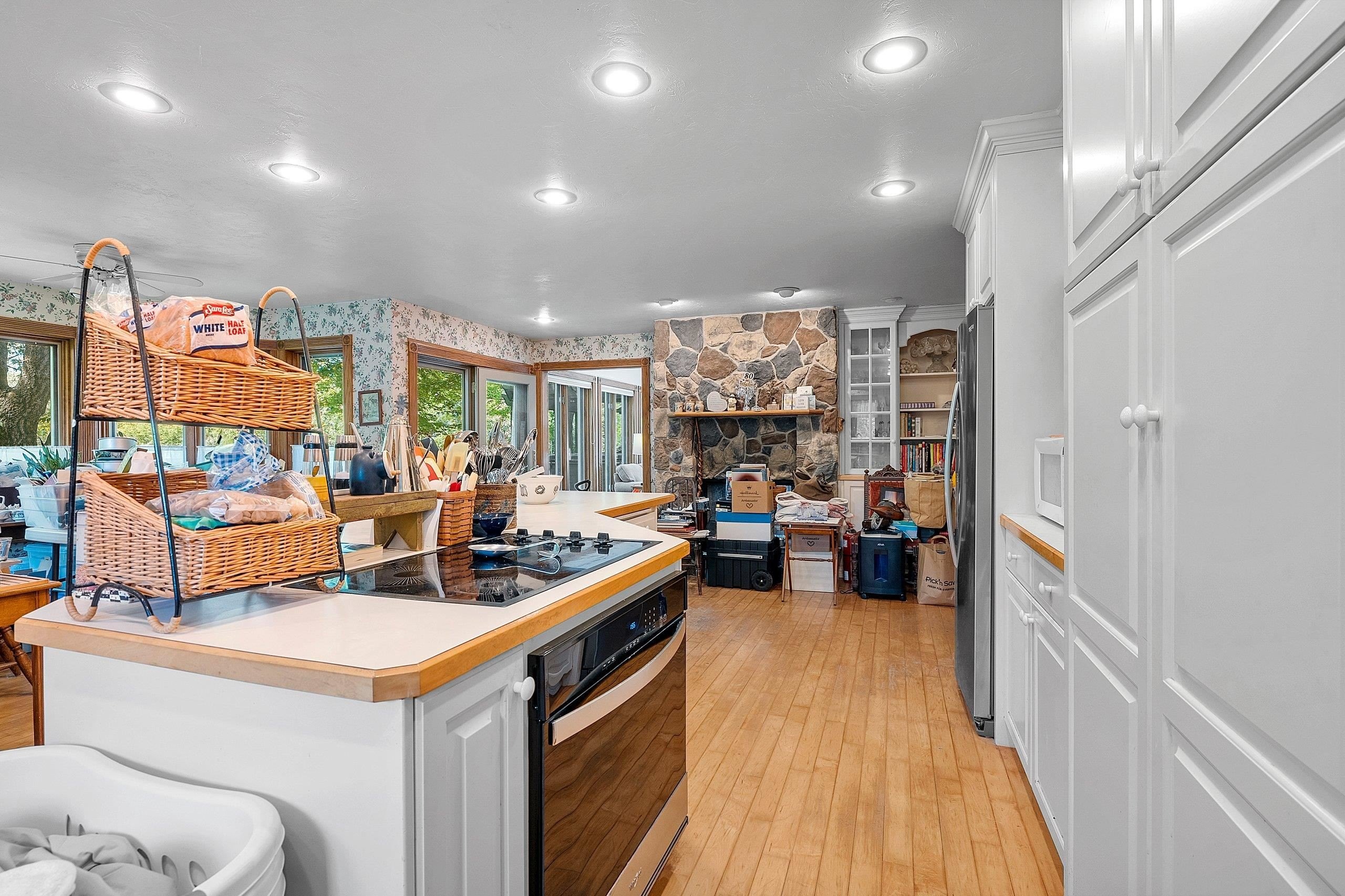 DE PERE, Wisconsin, 54115-9240, United States, 4 Bedrooms Bedrooms, ,4 BathroomsBathrooms,Residential,For Sale,2048017