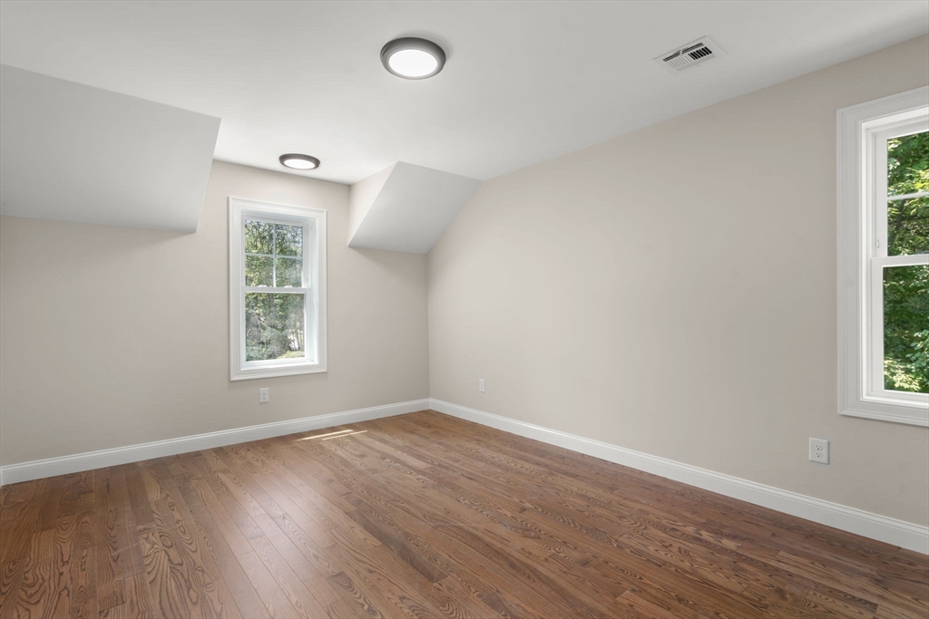 Worcester, Massachusetts, 01606, United States, 3 Bedrooms Bedrooms, ,3 BathroomsBathrooms,Residential,For Sale,1905878