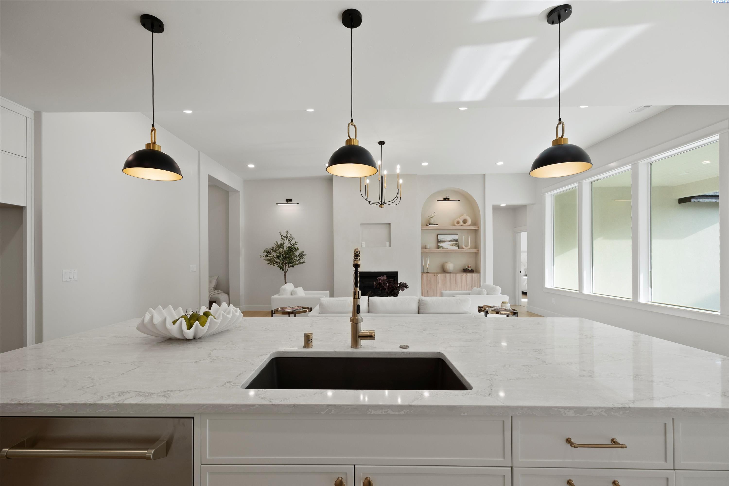 Richland, Washington, 99352, United States, 4 Bedrooms Bedrooms, ,3 BathroomsBathrooms,Residential,For Sale,1991503