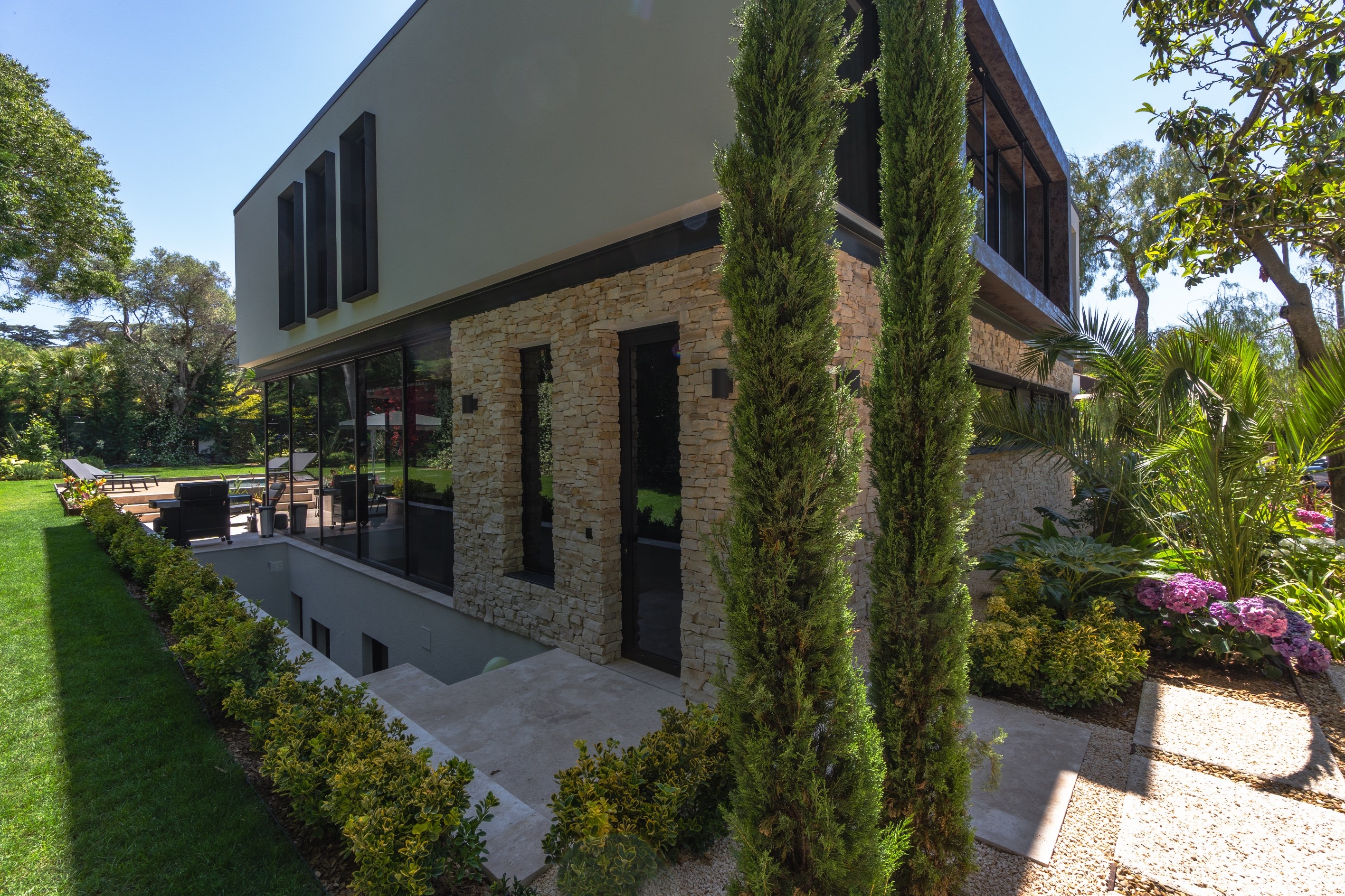  New contemporary luxury villa within a private estate in Cap d’Antibes, walking… - 物件實景