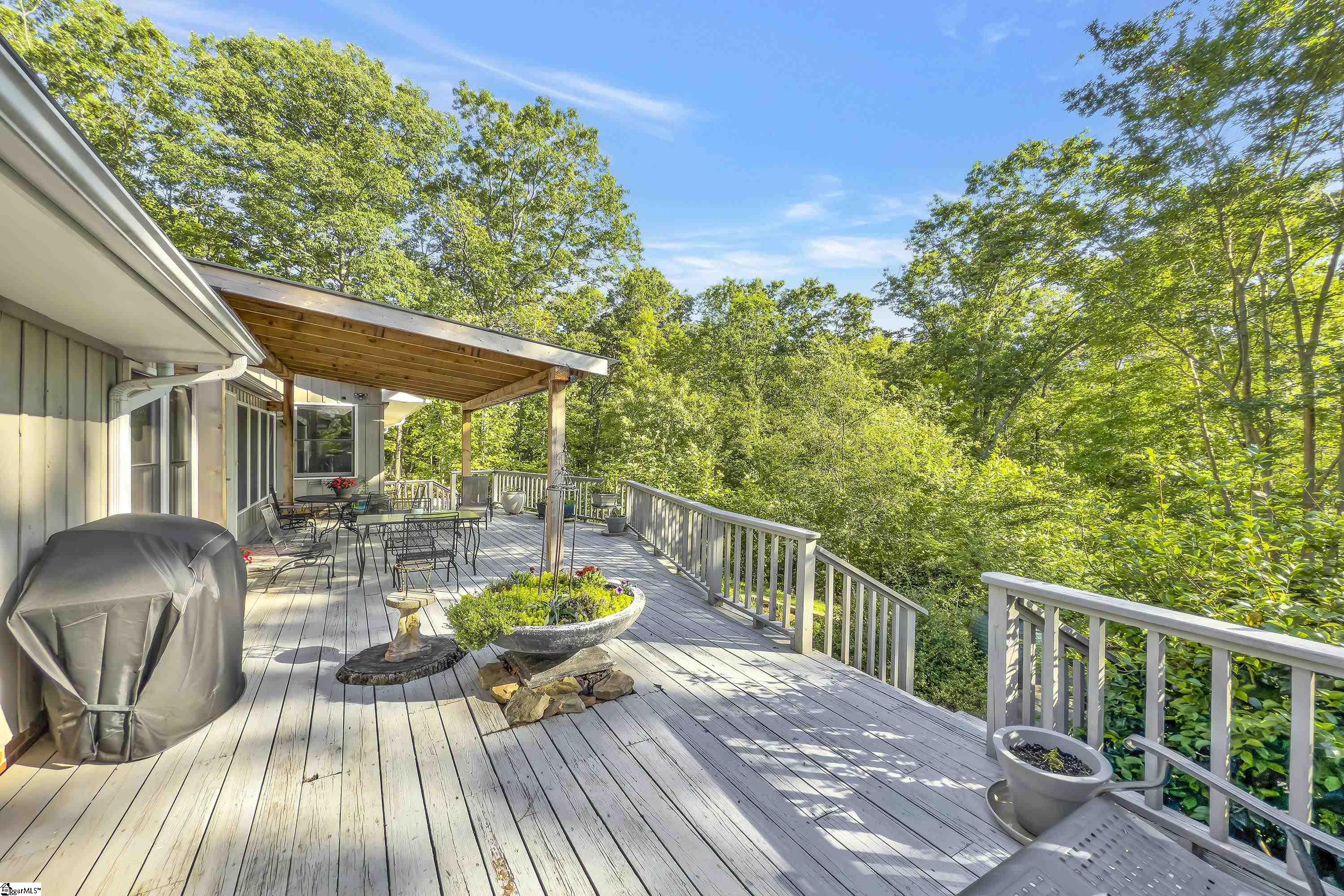 Landrum, South Carolina, 29356, United States, 3 Bedrooms Bedrooms, ,3 BathroomsBathrooms,Residential,For Sale,1948033