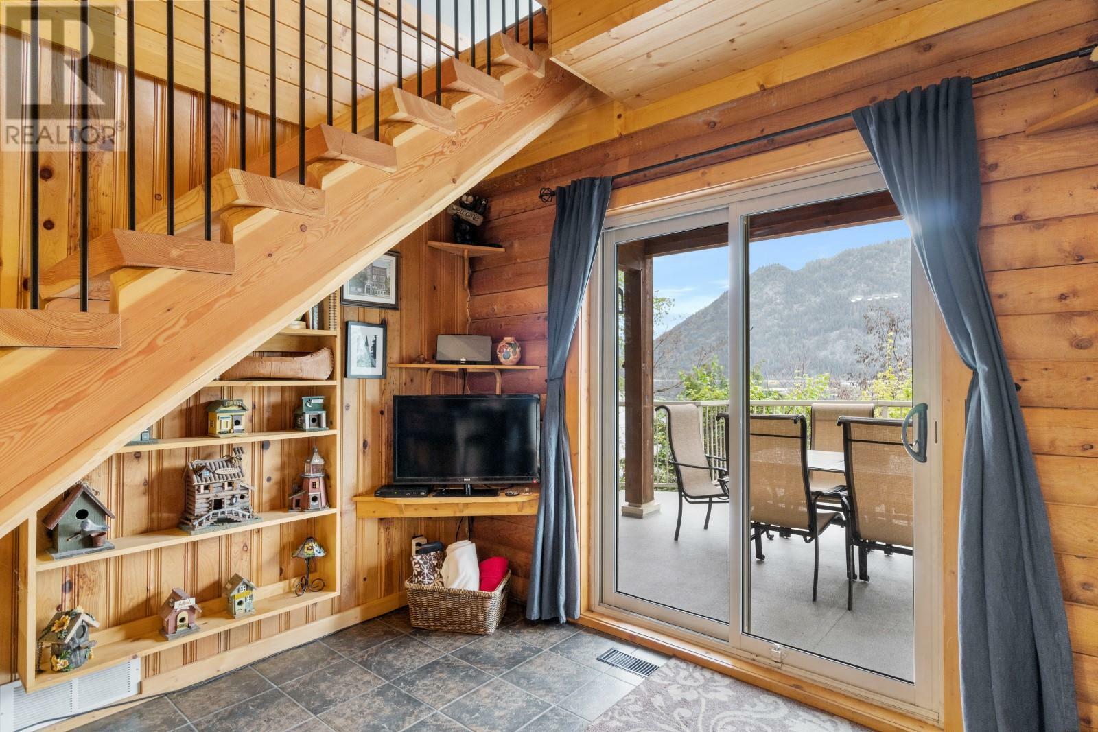 SICAMOUS, British Columbia, V0E 2V0, CA, 4 Bedrooms Bedrooms, ,3 BathroomsBathrooms,Residential,For Sale,1837612