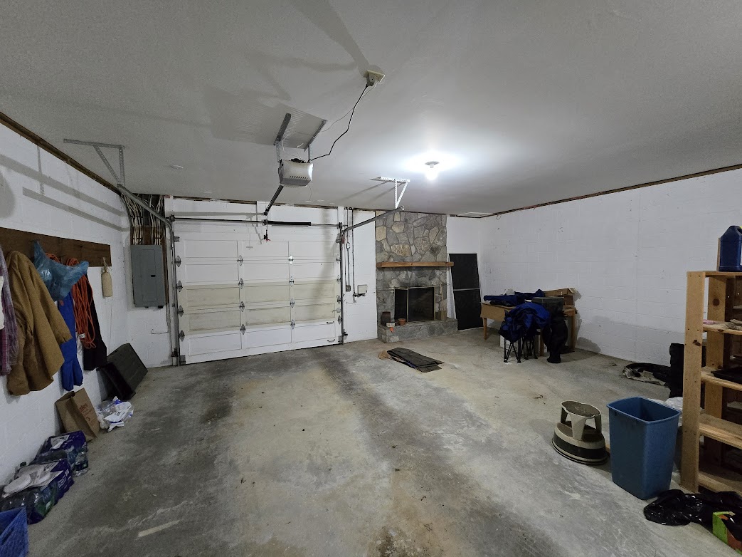 Warrensville, North Carolina, 28693, United States, 2 Bedrooms Bedrooms, ,2 BathroomsBathrooms,Residential,For Sale,1982340