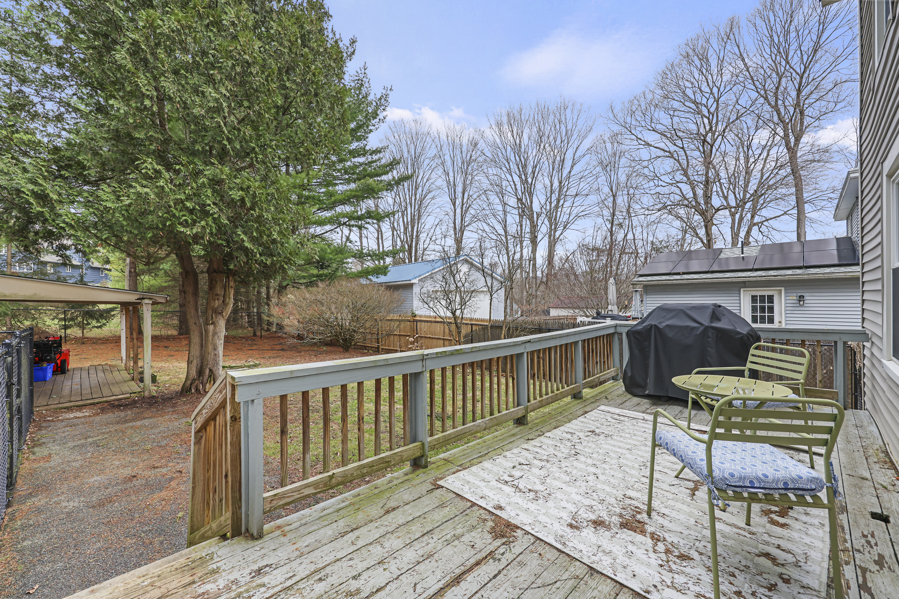  Sunlit, Well-Kept Home with Easy Flow and Quiet Setting - 物件實景