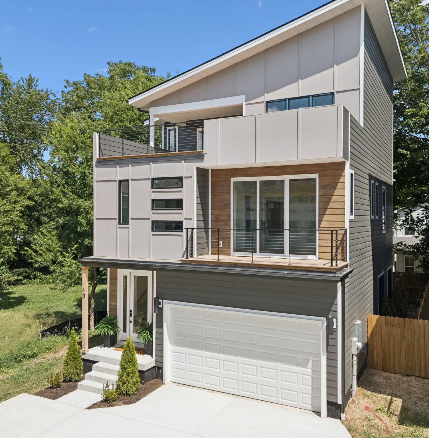 Nashville, Tennessee, 37206, United States, 4 Bedrooms Bedrooms, ,4 BathroomsBathrooms,Residential,For Sale,1918812