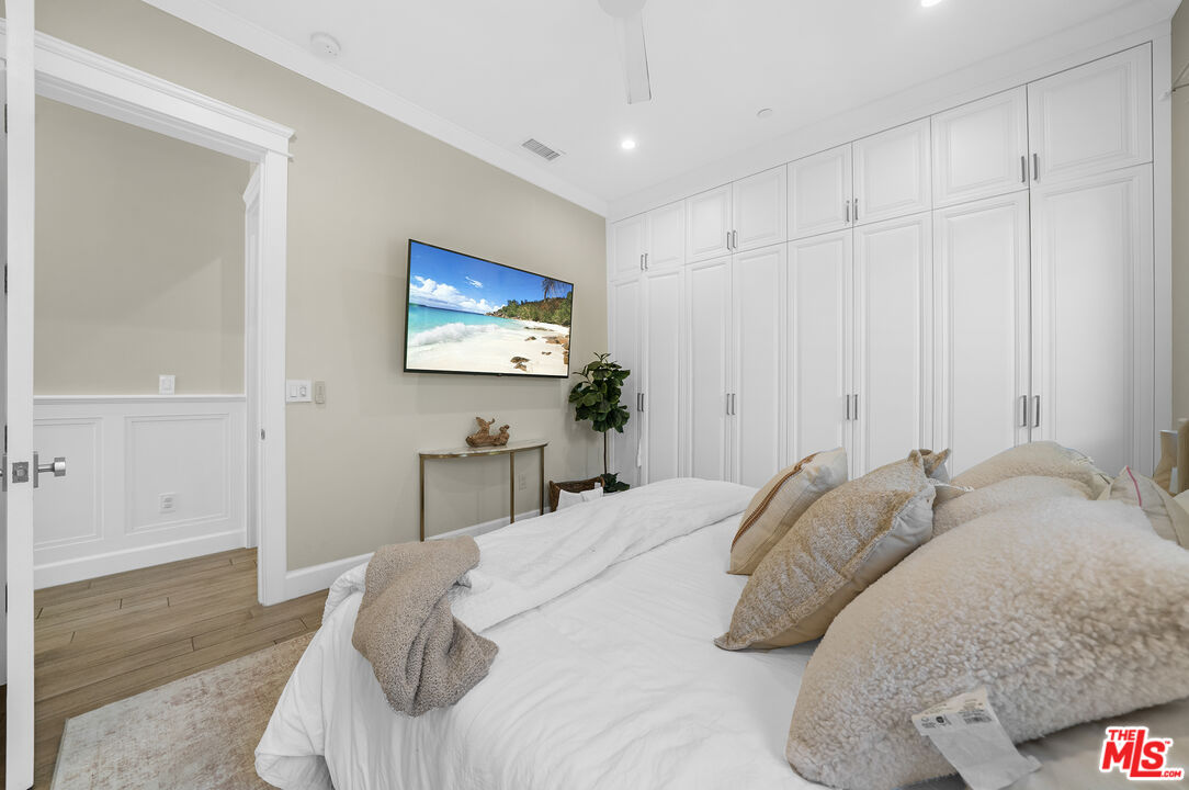 Valley Village, California, 91607, United States, 7 Bedrooms Bedrooms, ,8 BathroomsBathrooms,Residential,For Sale,1997303