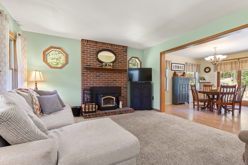 Middleboro, Massachusetts, 02346, United States, 4 Bedrooms Bedrooms, ,2 BathroomsBathrooms,Residential,For Sale,1938573