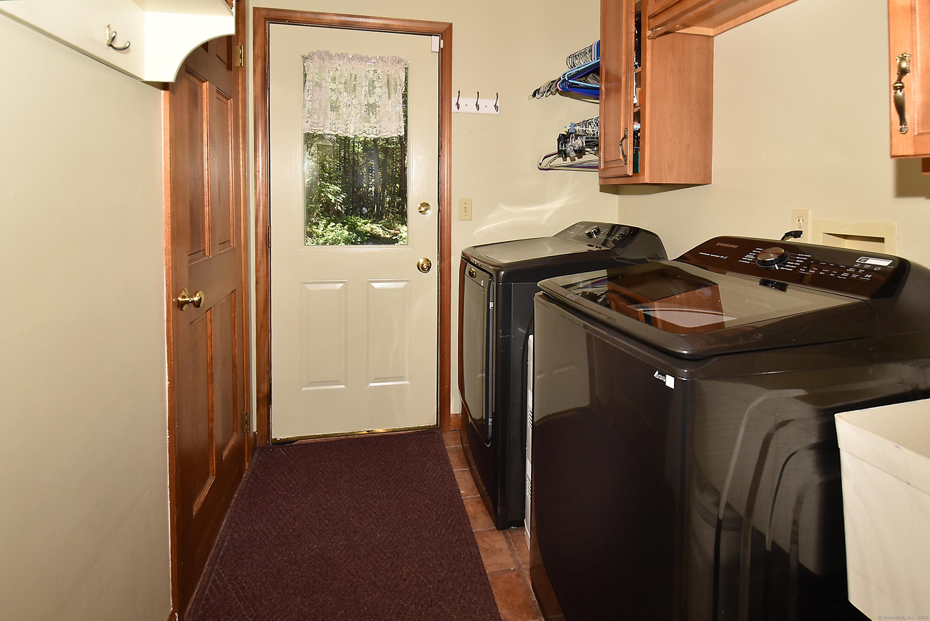 Windsor, Connecticut, 06095, United States, 4 Bedrooms Bedrooms, ,3 BathroomsBathrooms,Residential,For Sale,1936902