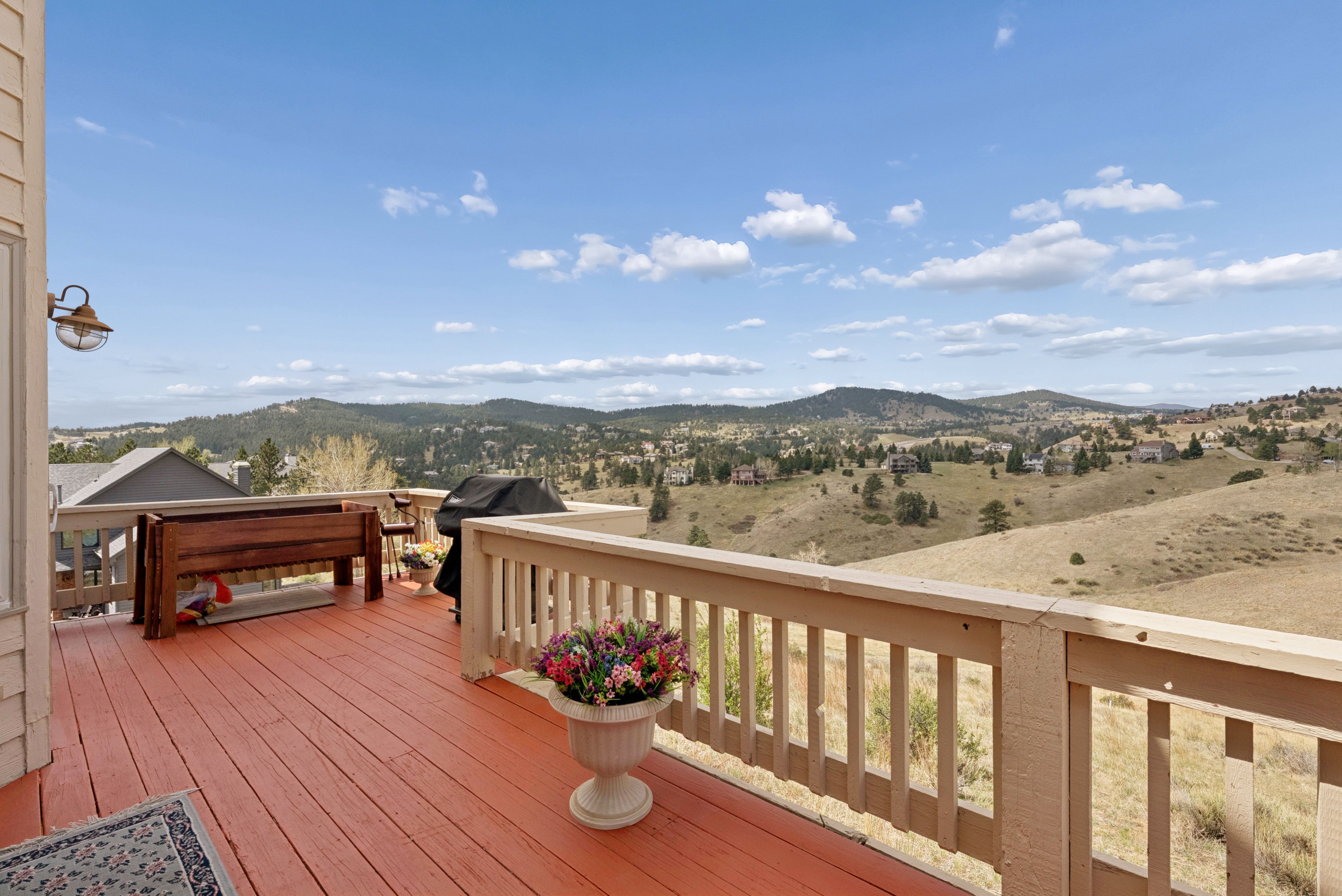 Custom Built Home on a Rolling 1.5 Acre Lot in Highly Desired Paradise Hills - 物件實景