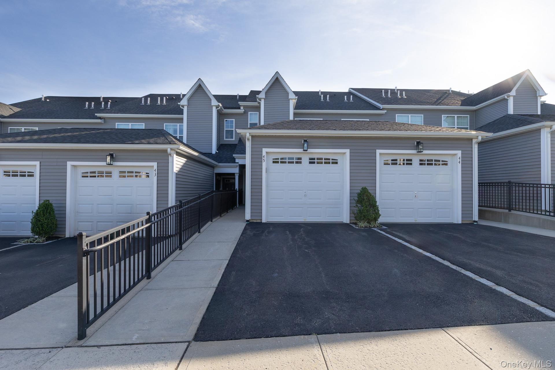  45 Grace Hall Lane, Yaphank, NY, 11980 - 物件實景