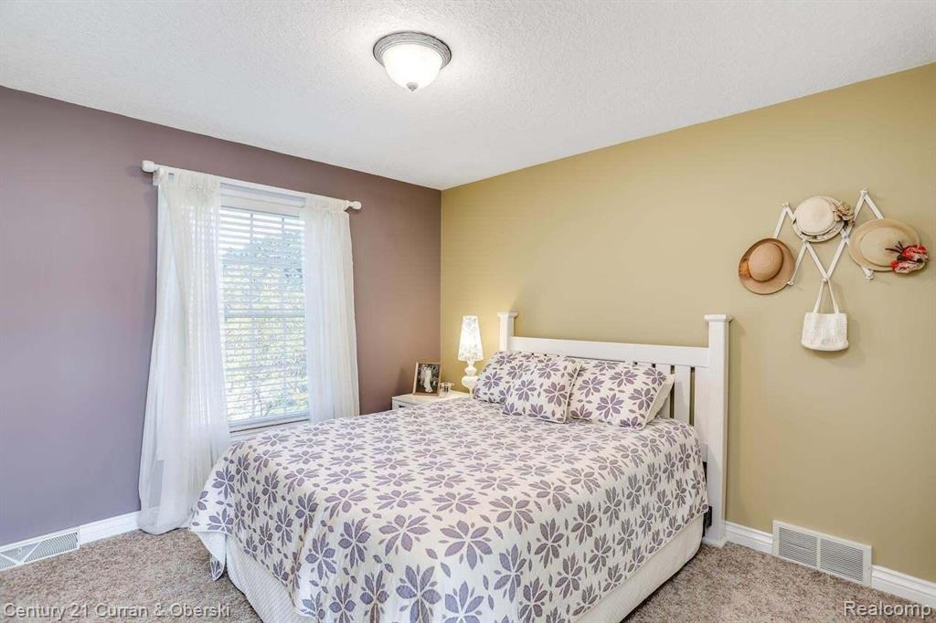 Jackson, Michigan, 49201, United States, 4 Bedrooms Bedrooms, ,3 BathroomsBathrooms,Residential,For Sale,1980498