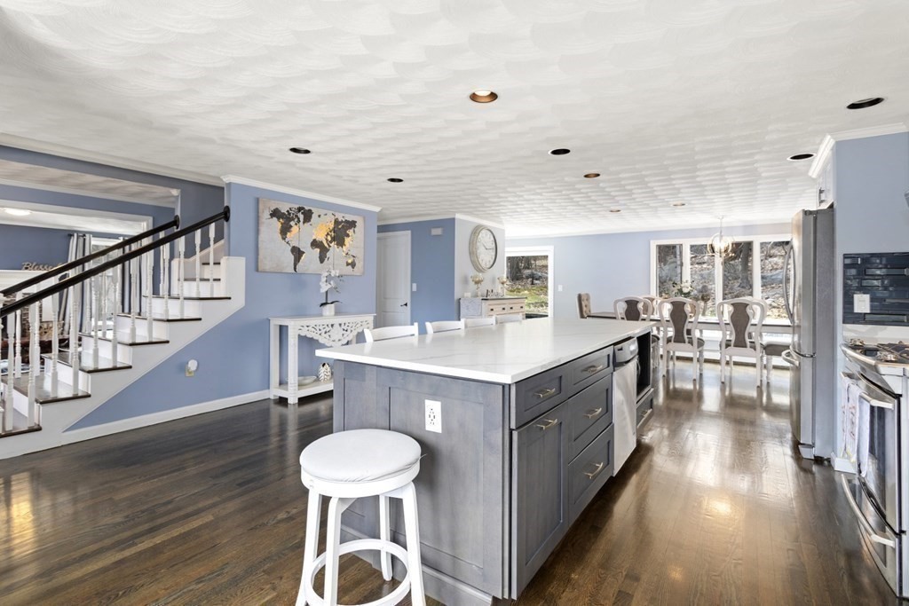 Saugus, Massachusetts, 01906, United States, 3 Bedrooms Bedrooms, ,3 BathroomsBathrooms,Residential,For Sale,1931049