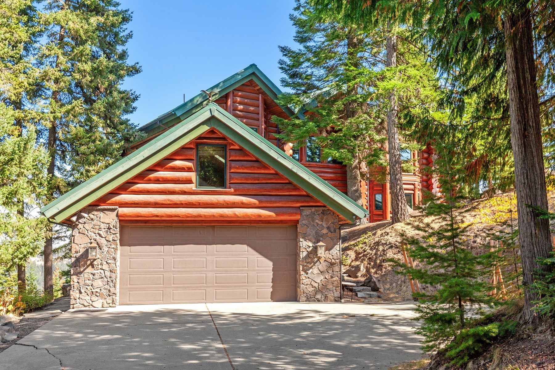  Log Estate overlooking Lake Coeur d