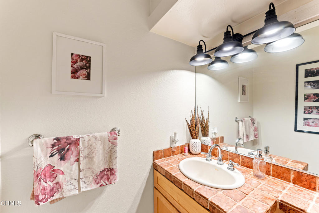 Newbury Park, California, 91320, United States, 4 Bedrooms Bedrooms, ,3 BathroomsBathrooms,Residential,For Sale,1987357