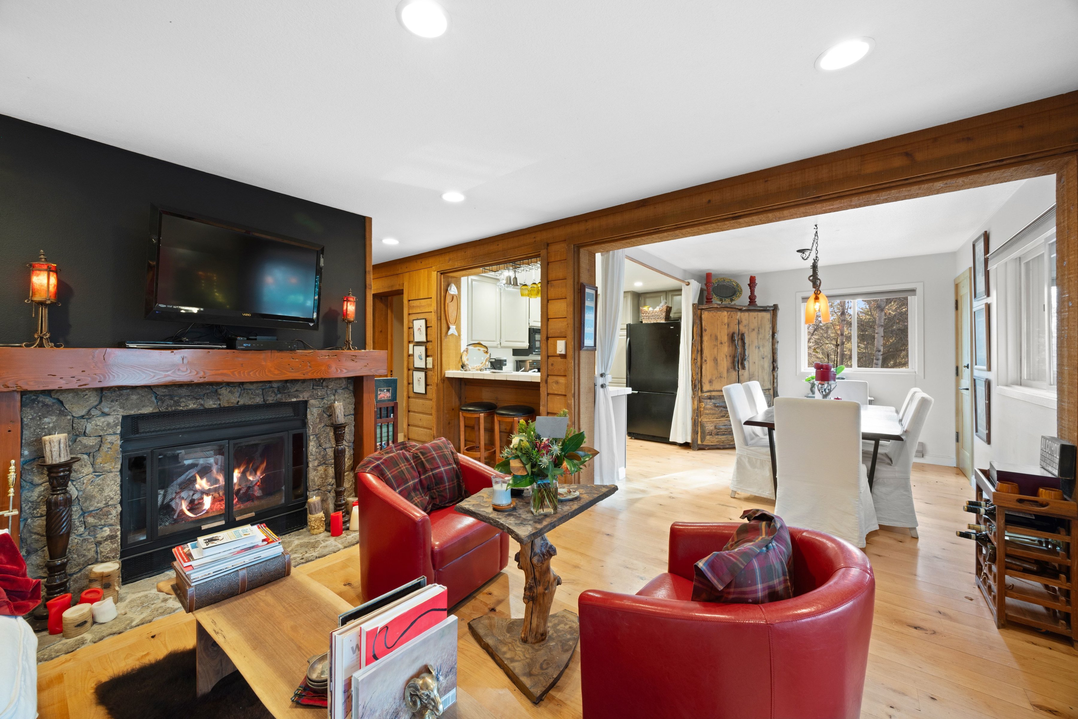  Beautifully Updated Two-Bedroom Elkhorn Condominium - 物件實景
