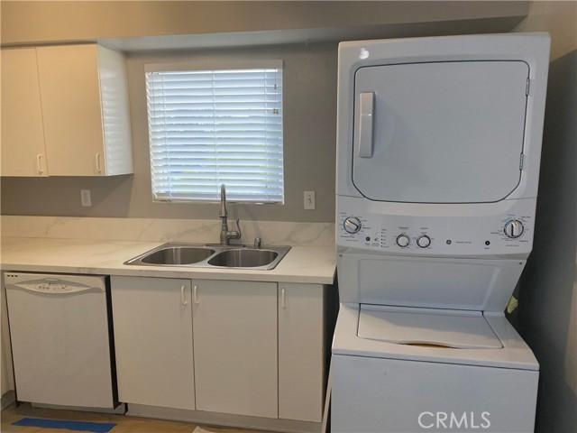 Santa Monica, California, 90404, United States, 2 Bedrooms Bedrooms, ,2 BathroomsBathrooms,Residential,For Sale,1864661