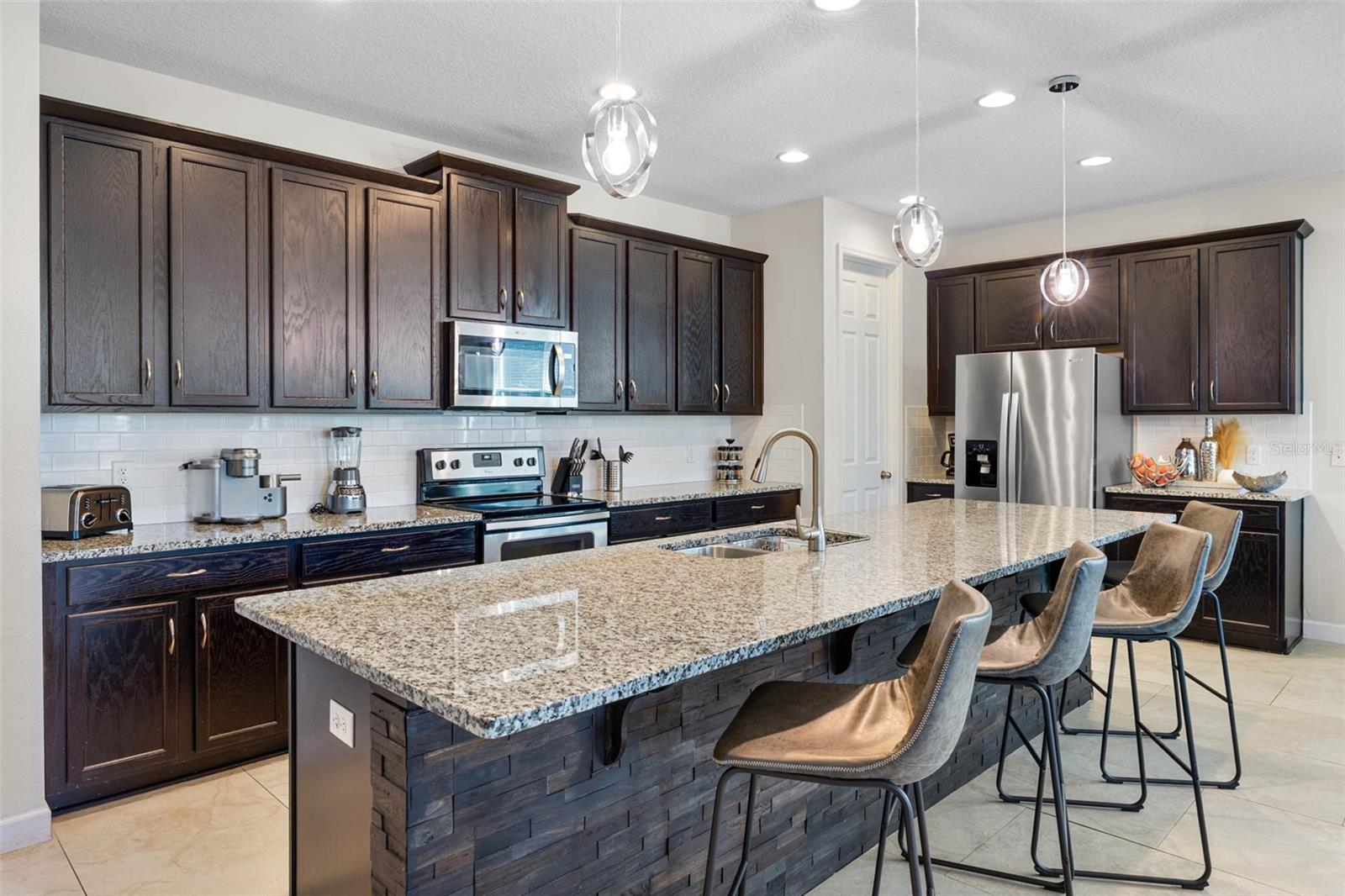 KISSIMMEE, Florida, 34747, United States, 7 Bedrooms Bedrooms, ,6 BathroomsBathrooms,Residential,For Sale,1938279