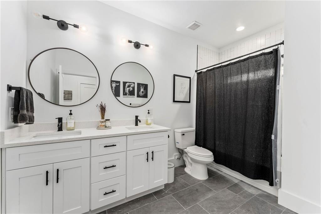 Atlanta, Georgia, 30317, United States, 5 Bedrooms Bedrooms, ,4 BathroomsBathrooms,Residential,For Sale,1989544