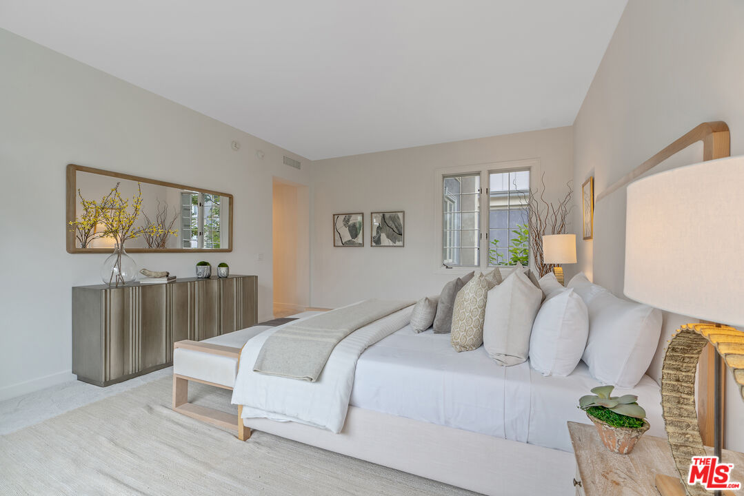 Los Angeles, California, 90067, United States, 2 Bedrooms Bedrooms, ,3 BathroomsBathrooms,Residential,For Sale,1901982