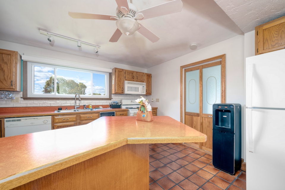 Hull, Massachusetts, 02045, United States, 6 Bedrooms Bedrooms, ,3 BathroomsBathrooms,Residential,For Sale,1978690