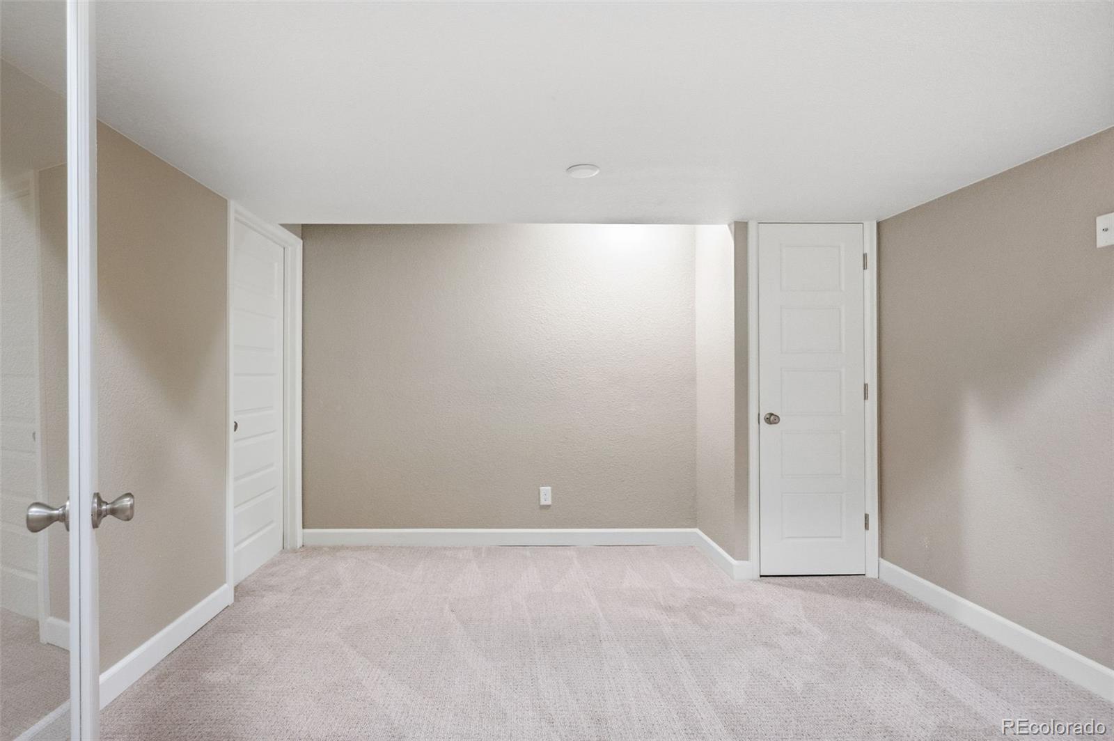 Aurora, Colorado, 80016, United States, 5 Bedrooms Bedrooms, ,3 BathroomsBathrooms,Residential,For Sale,1995144