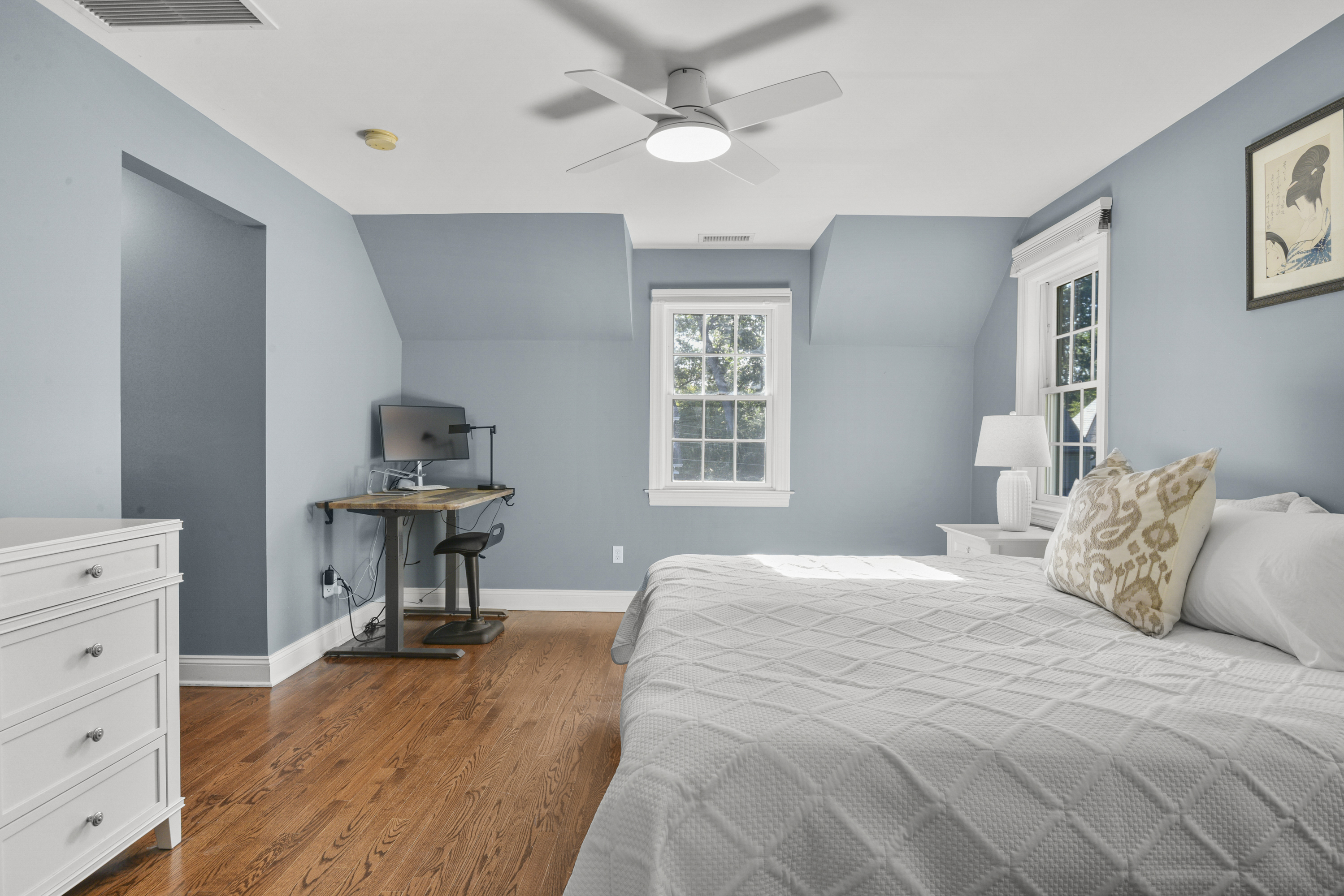 Sun-Filled Larchmont Woods Colonial - 物件實景