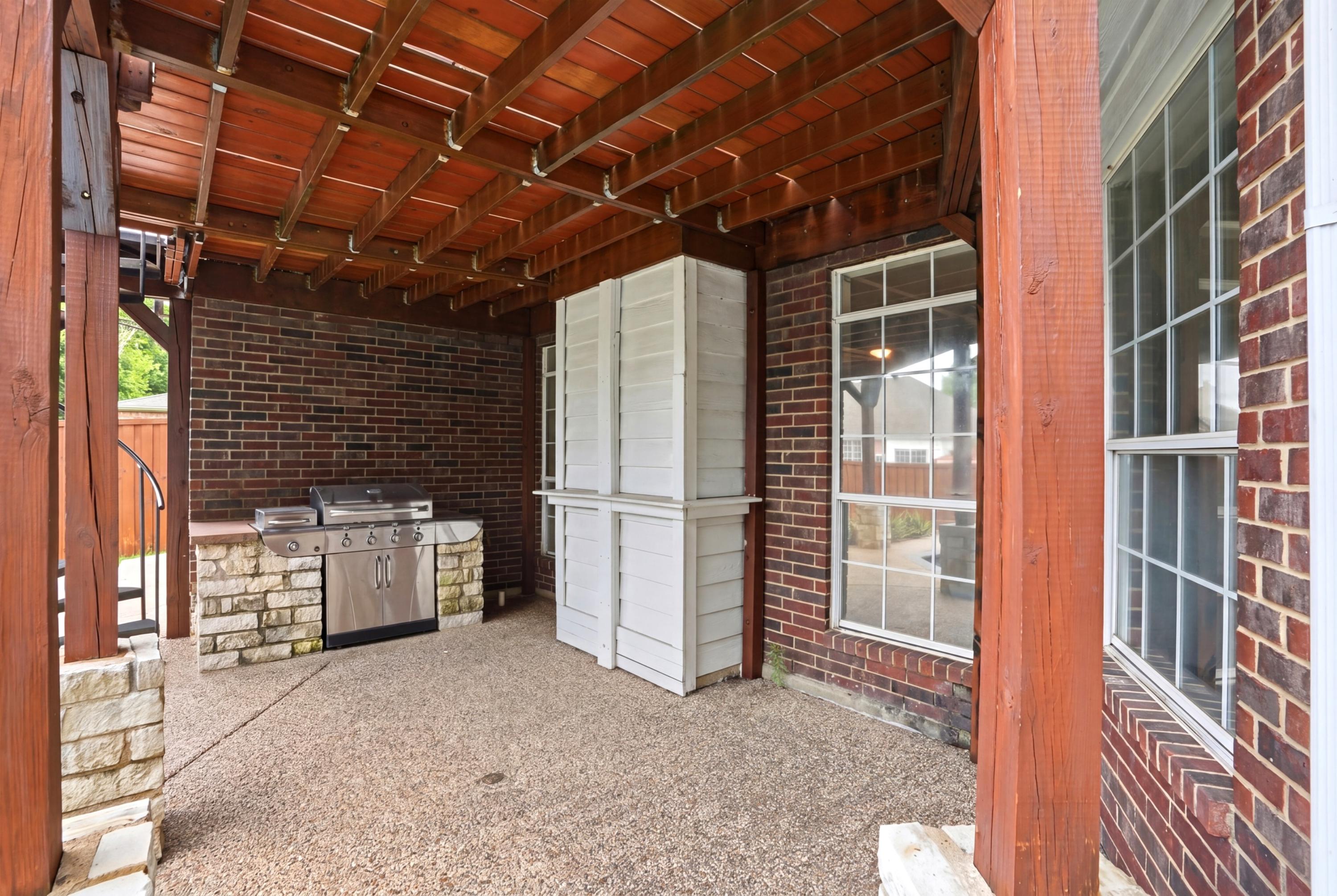  5/2.2 Home with Pool in Plano - 物件實景