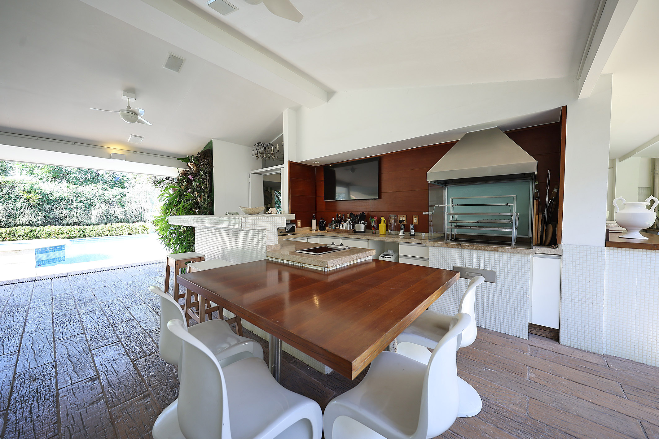  House with a pool and gourmet area in Condomínio Santa Helena - 物件實景