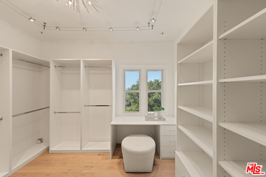 Los Angeles, California, 90049, United States, 5 Bedrooms Bedrooms, ,4 BathroomsBathrooms,Residential,For Sale,1889913